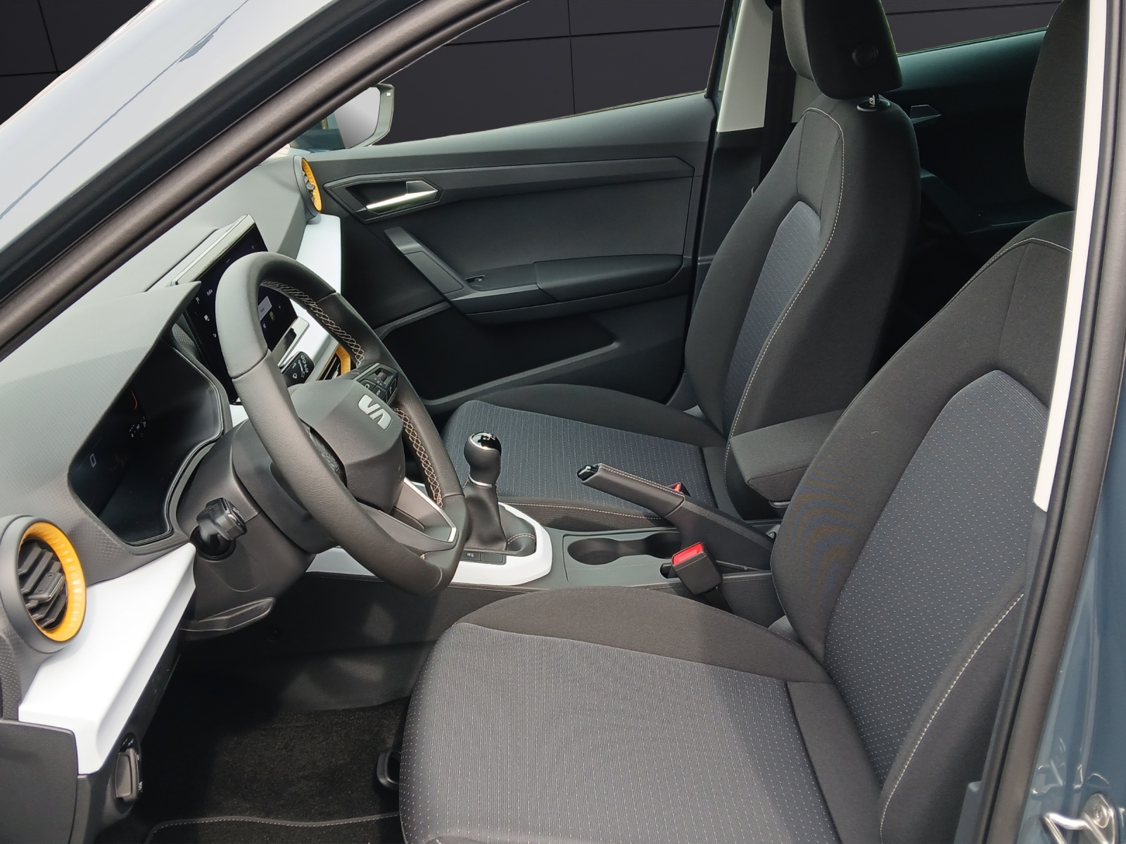 Fahrzeugabbildung SEAT Arona Road Edition LED Navi Sitzh.