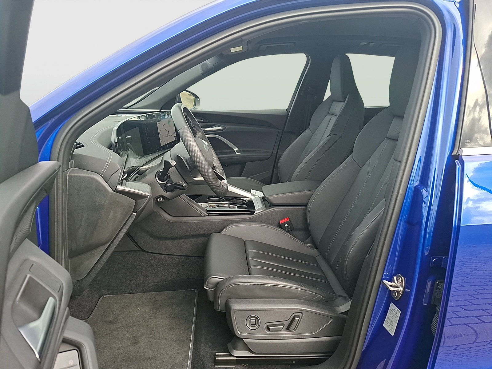 Fahrzeugabbildung Audi Q5 TDI S-Line quattro S-tronic Matrix Navi AVC ACC 360° HUD SH