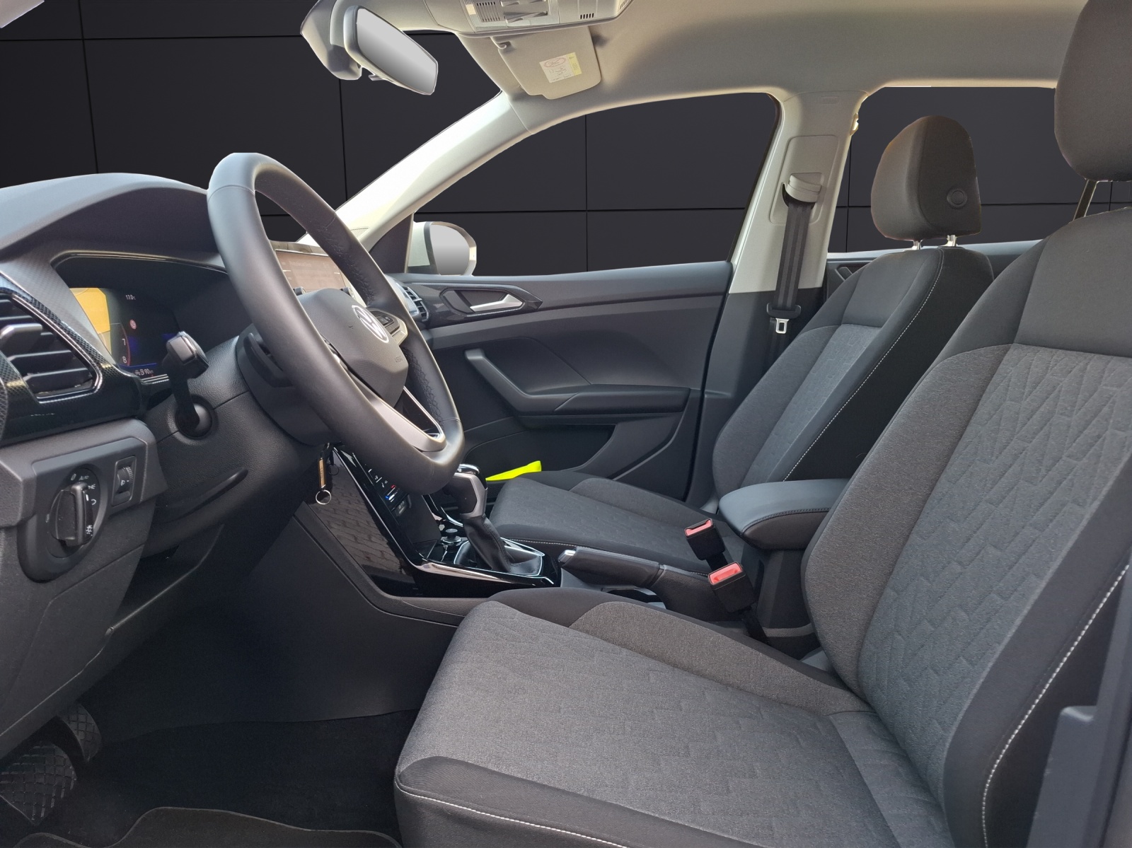 Fahrzeugabbildung Volkswagen T-Cross TSI Life DSG LED CarPlay AID ACC RFK SH LM