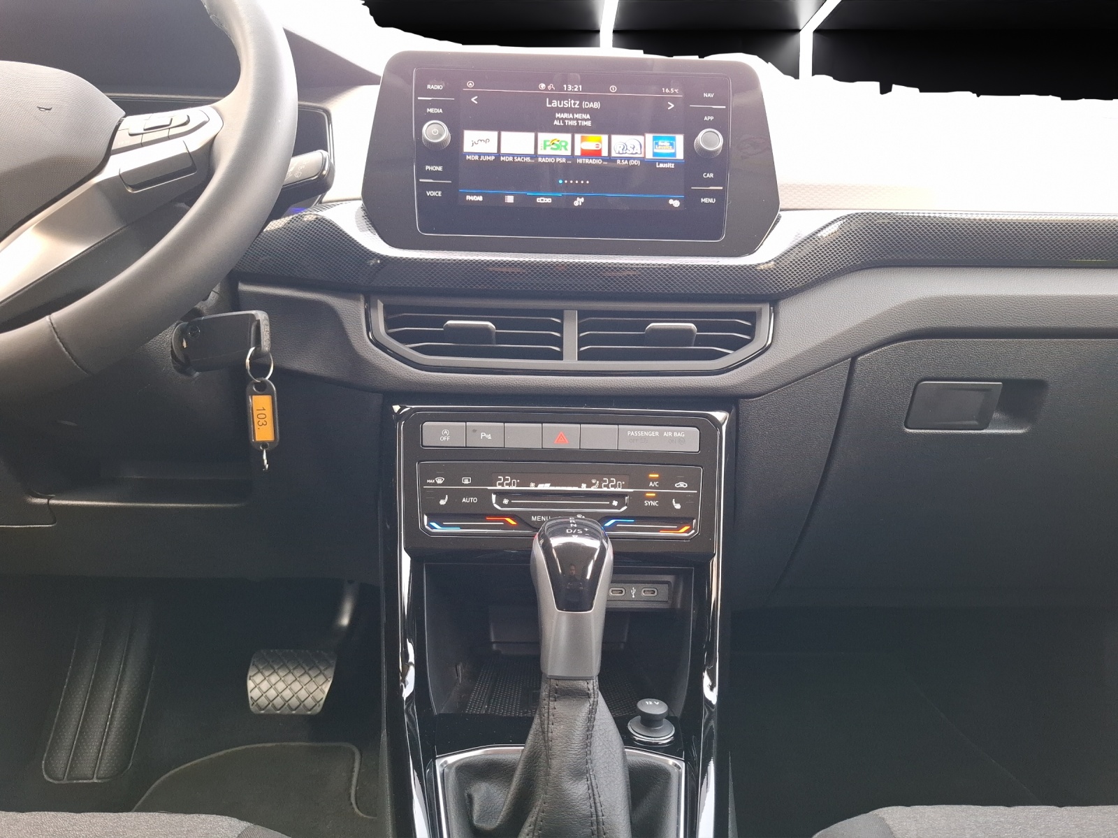 Fahrzeugabbildung Volkswagen T-Cross TSI Life DSG LED CarPlay AID ACC RFK SH LM
