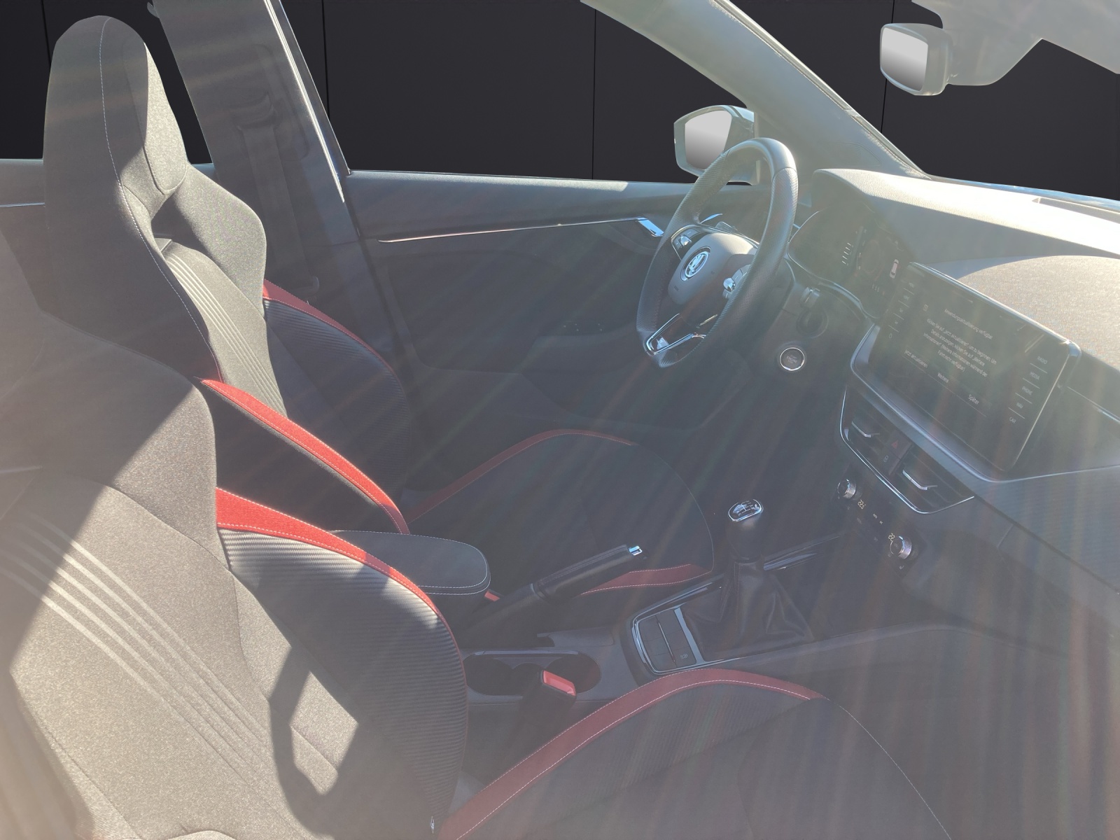 Fahrzeugabbildung SKODA Kamiq TSI Monte Carlo LED AHK Navi AID Pano ACC SH 18