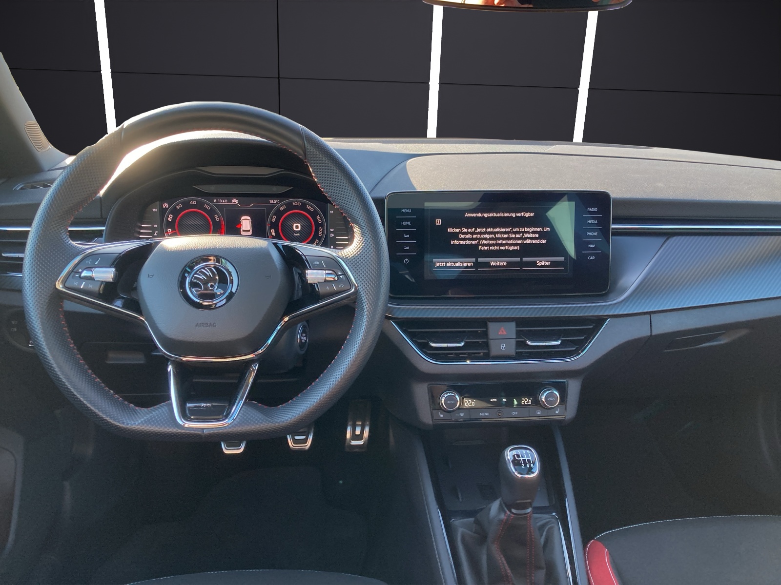 Fahrzeugabbildung SKODA Kamiq TSI Monte Carlo LED AHK Navi AID Pano ACC SH 18