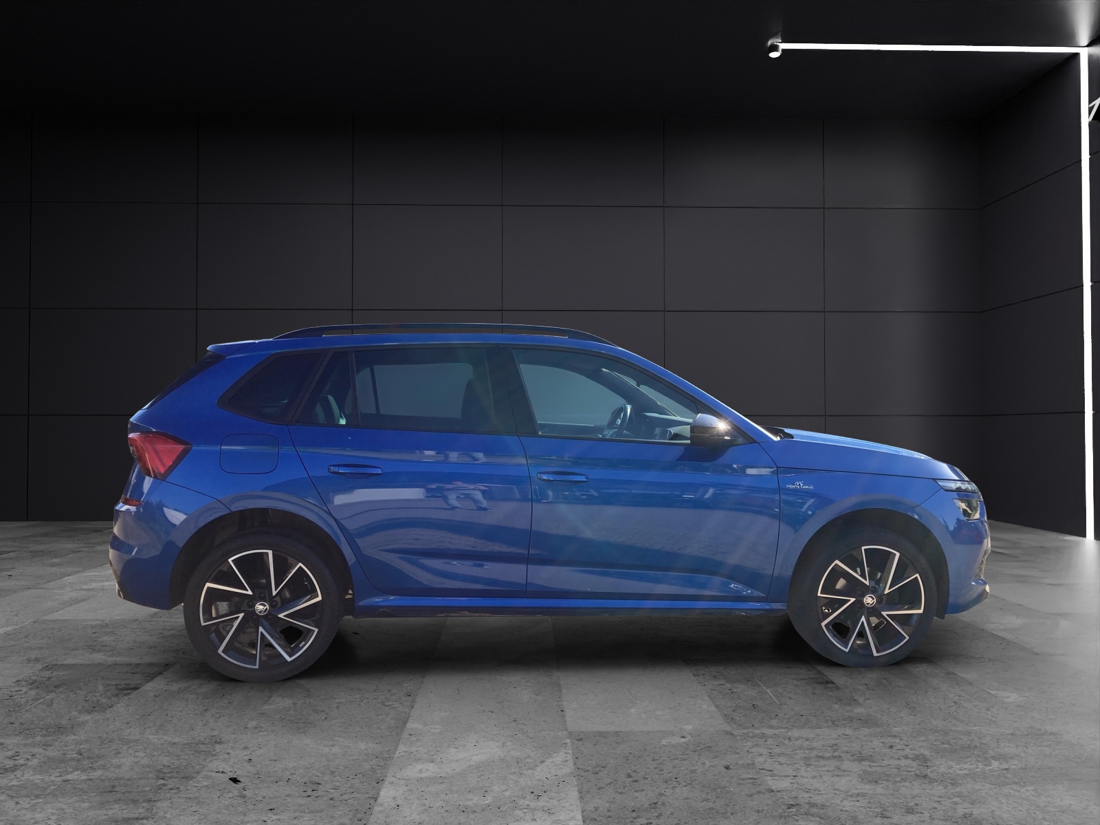 Fahrzeugabbildung SKODA Kamiq TSI Monte Carlo LED AHK Navi AID Pano ACC SH 18