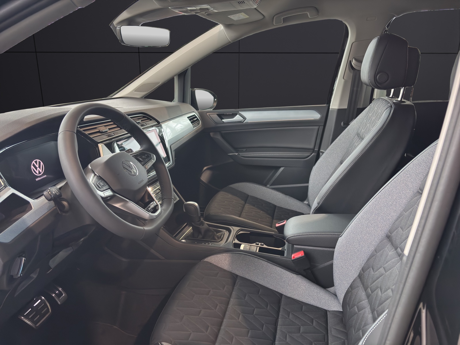 Fahrzeugabbildung Volkswagen Touran DSG TSI Energy NAVI IQ-LED AHZV