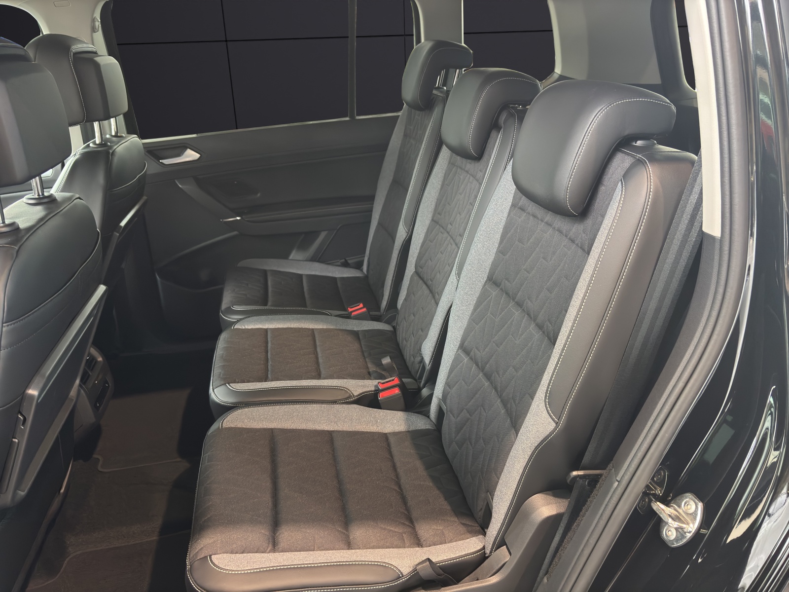 Fahrzeugabbildung Volkswagen Touran DSG TSI Energy NAVI IQ-LED AHZV