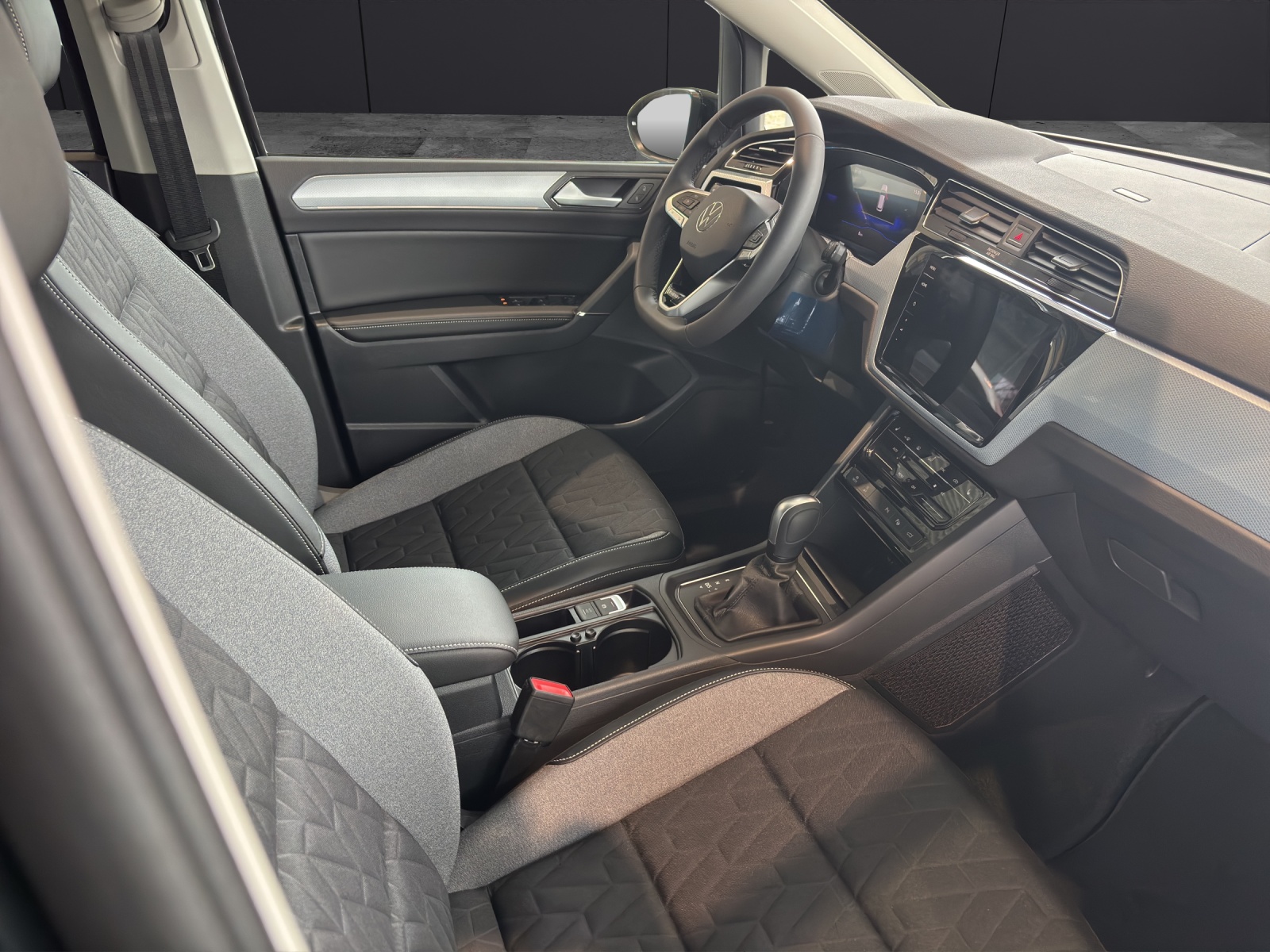 Fahrzeugabbildung Volkswagen Touran DSG TSI Energy NAVI IQ-LED AHZV
