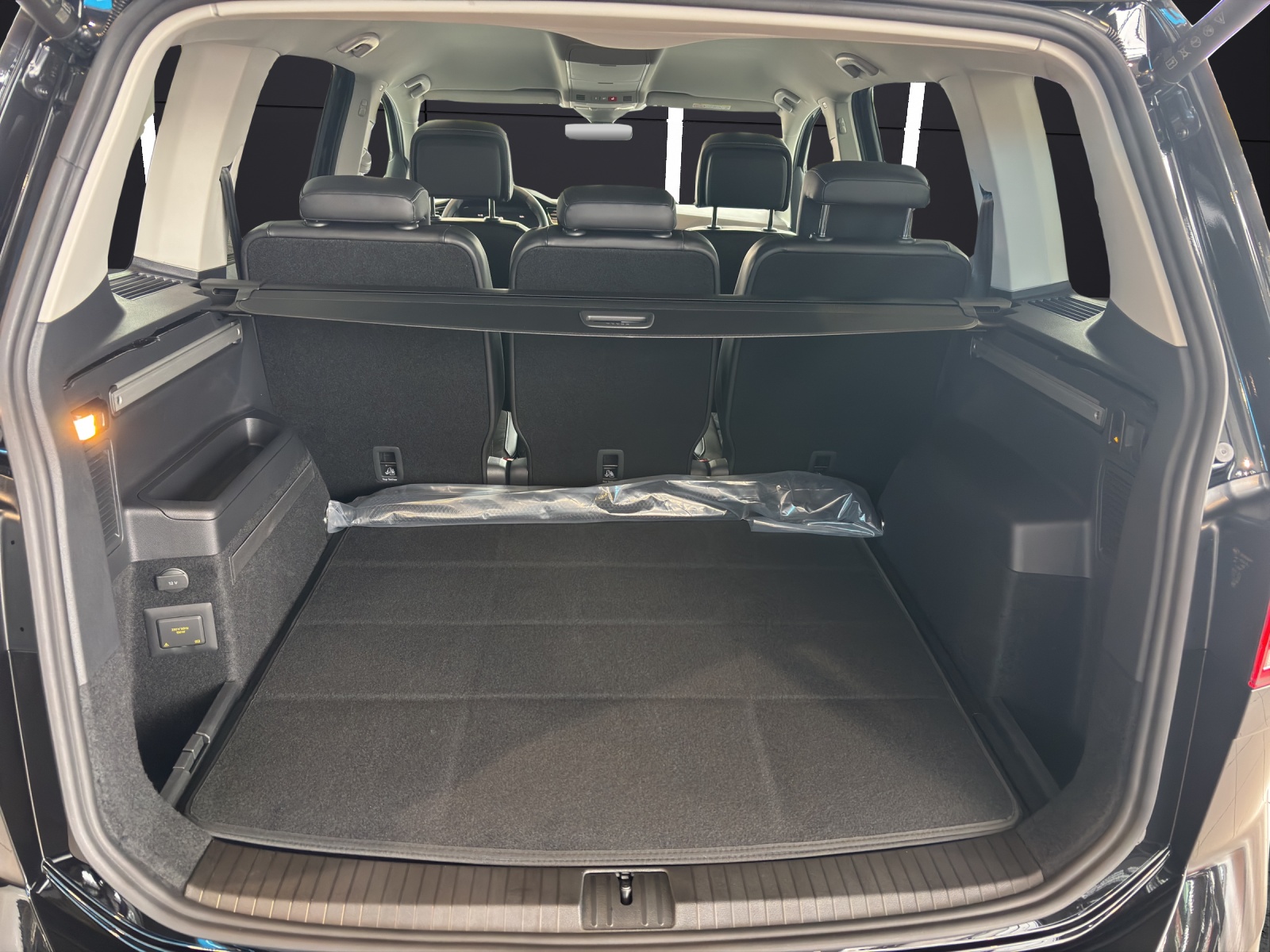 Fahrzeugabbildung Volkswagen Touran DSG TSI Energy NAVI IQ-LED AHZV