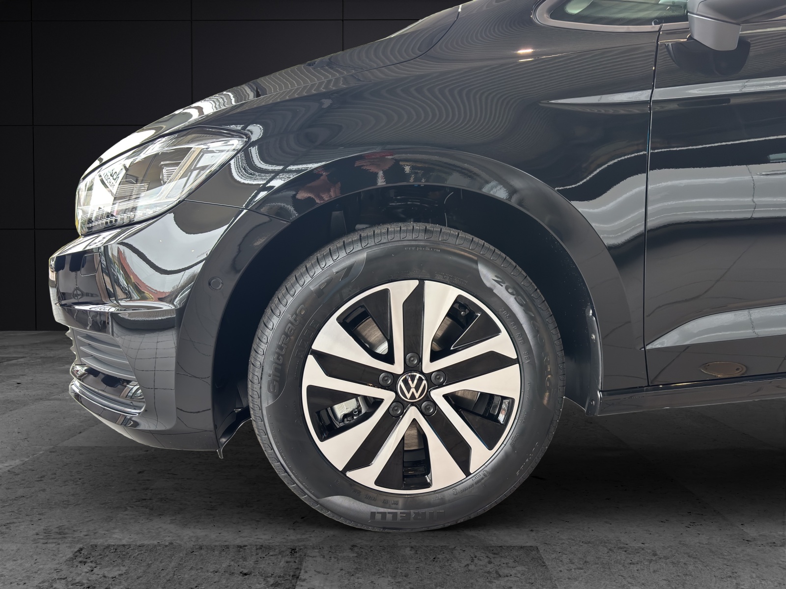 Fahrzeugabbildung Volkswagen Touran DSG TSI Energy NAVI IQ-LED AHZV