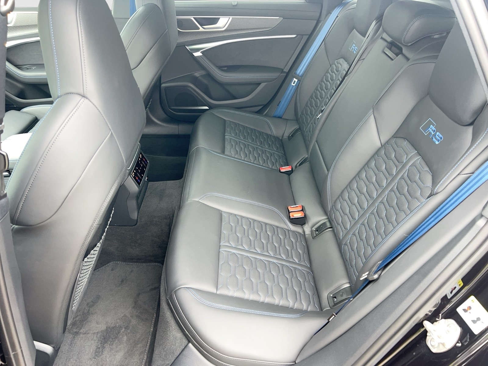 Fahrzeugabbildung Audi RS 6 Avant ASG 3 J./150t km RS-Dynamikpaket plus