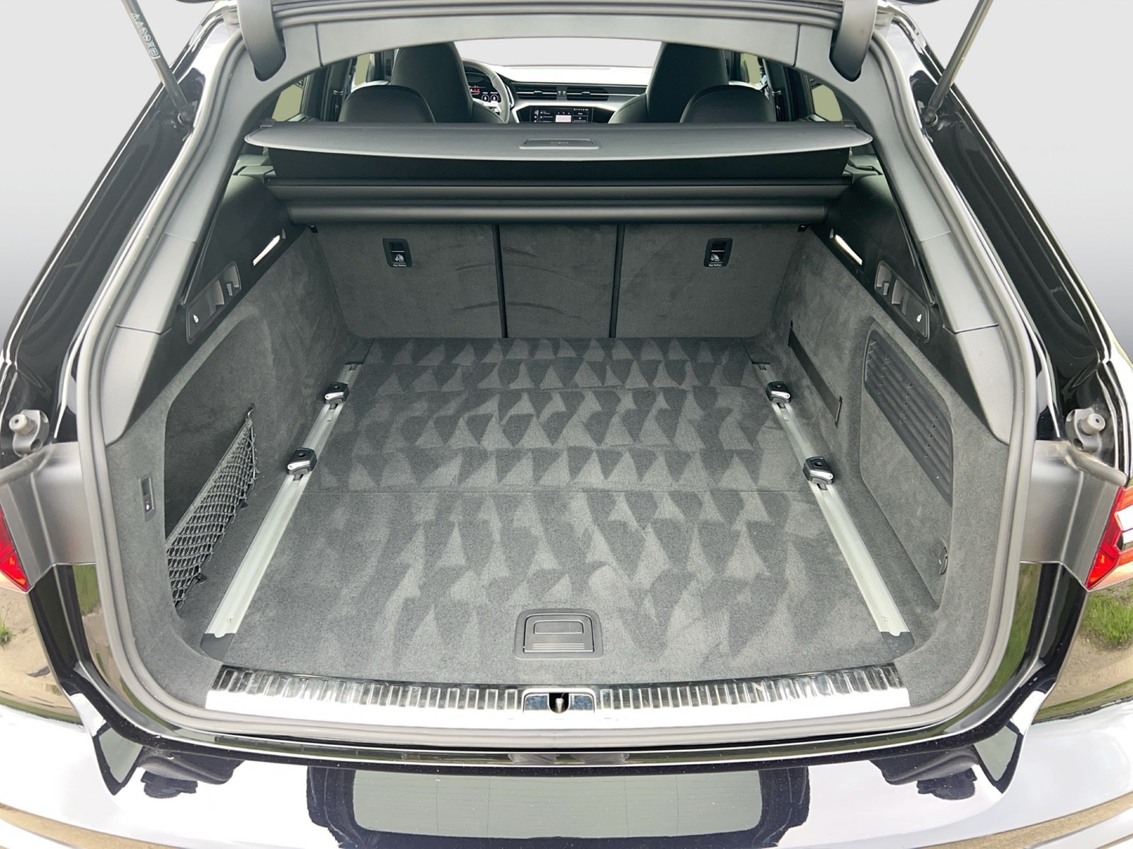 Fahrzeugabbildung Audi RS 6 Avant ASG 3 J./150t km RS-Dynamikpaket plus
