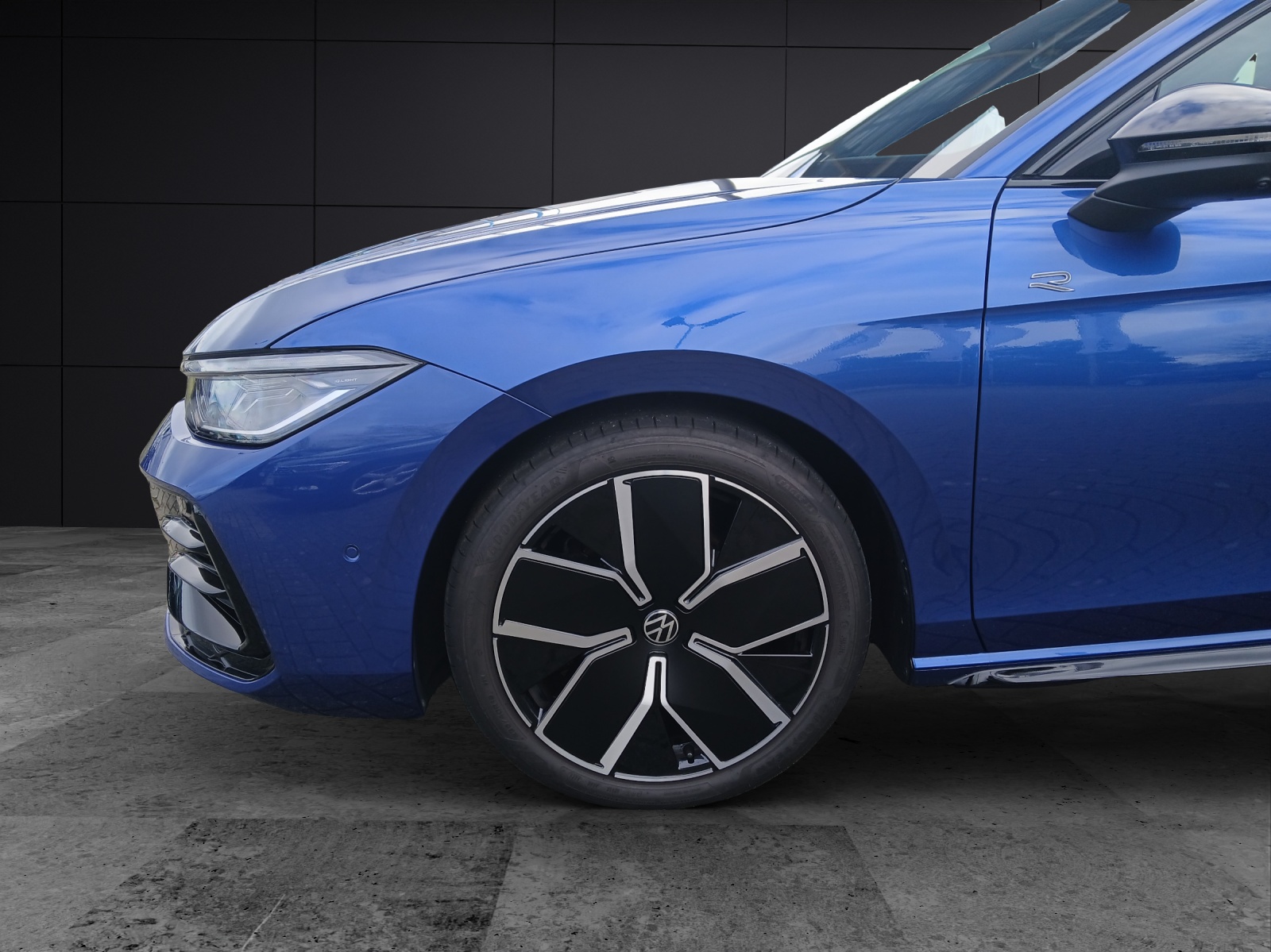 Fahrzeugabbildung Volkswagen Passat TDI DSG R-Line Signature MATRIX ACC DCC AHK HUD AID NAVI