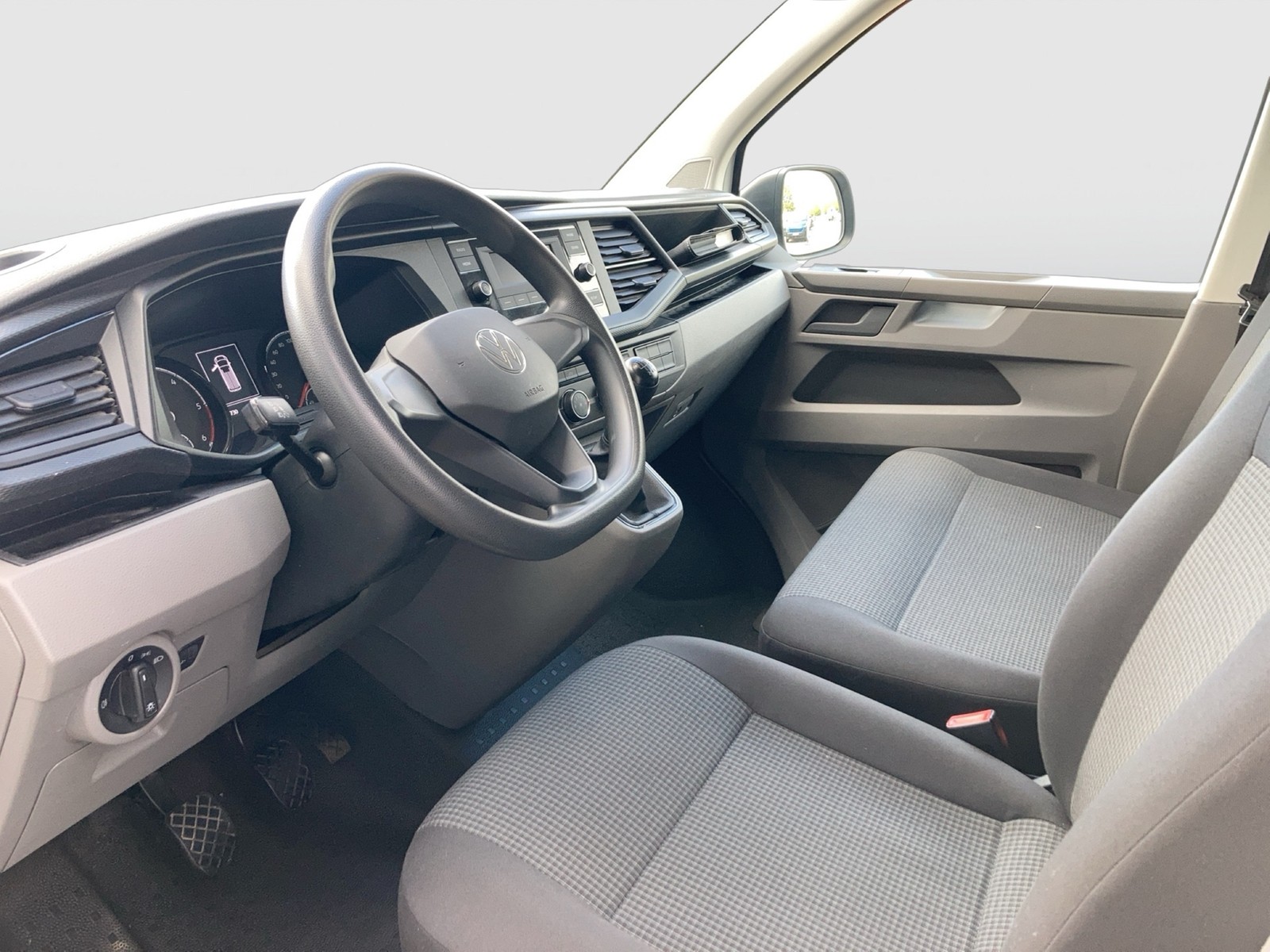 Fahrzeugabbildung Volkswagen T6 Transporter T6.1 TDI Kasten AHK PDC Klima DAB+