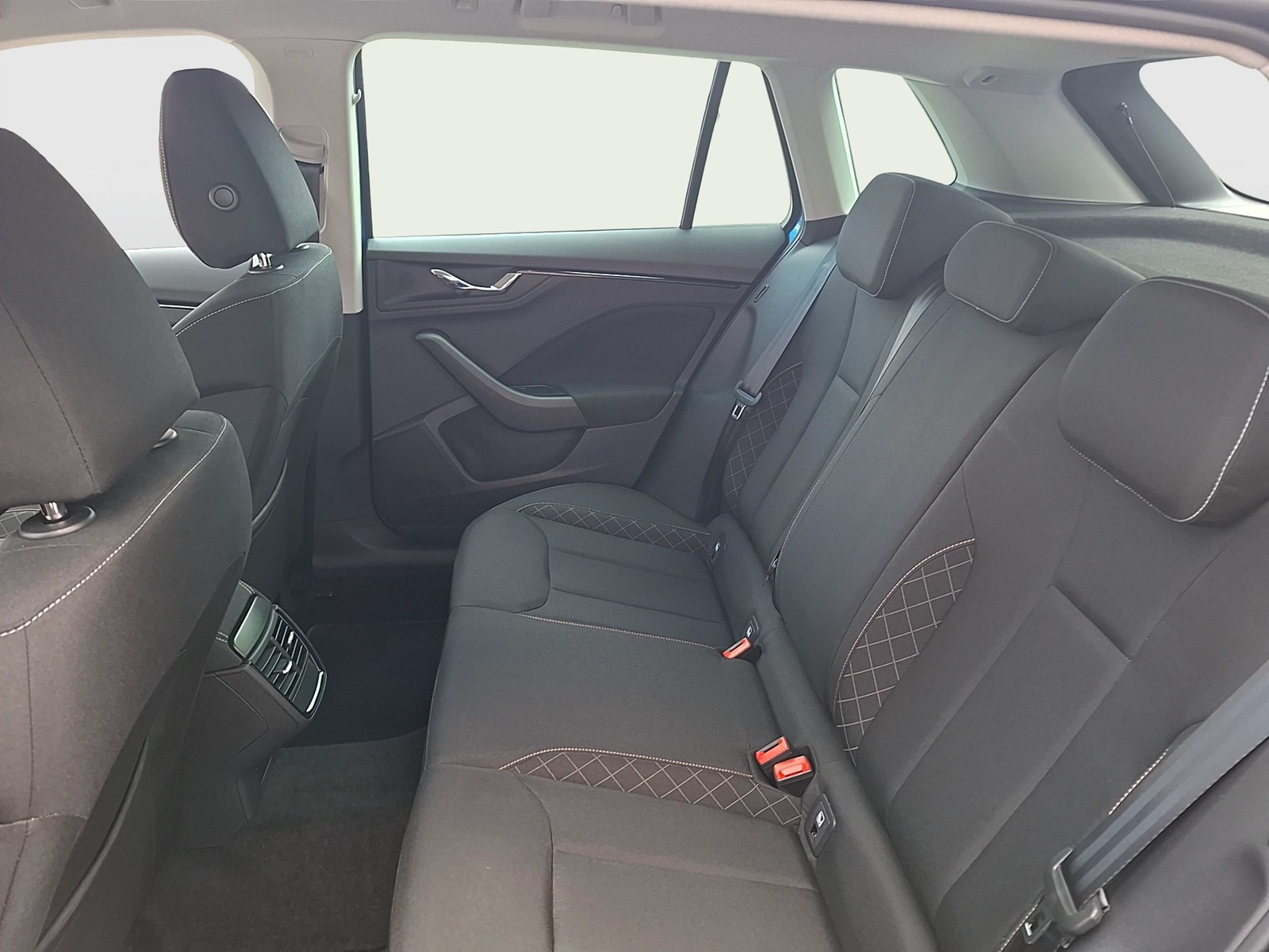 Fahrzeugabbildung SKODA Kamiq TSI Ambition Navi VC GRA PDC SH LM