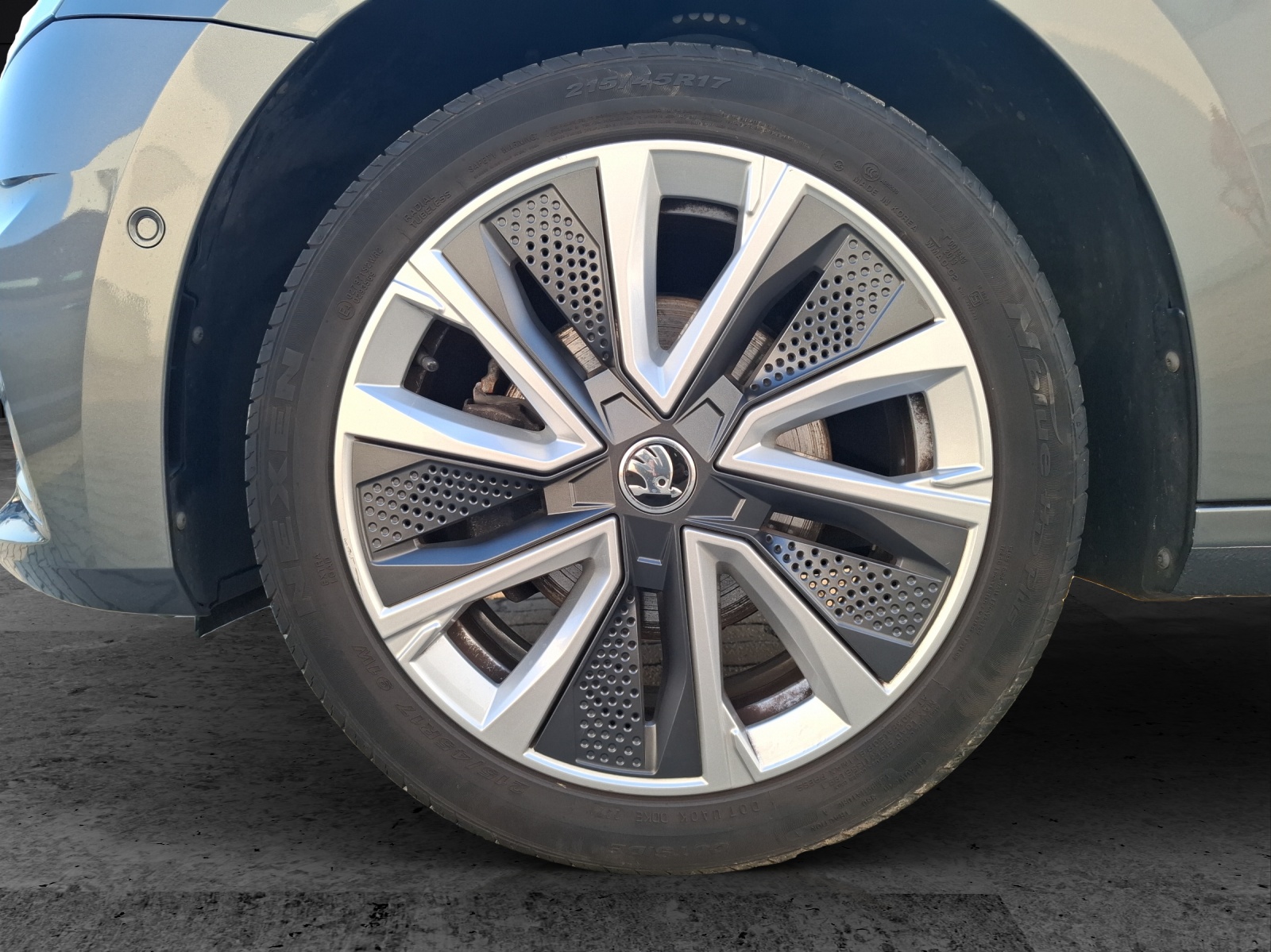 Fahrzeugabbildung SKODA Fabia TSI Style LED Navi AID ACC RFK SH LM