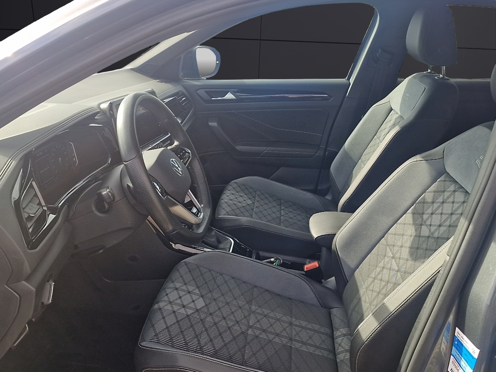 Fahrzeugabbildung Volkswagen T-Roc R-Line DSG MATRIX ACC STHZ RFK SHZ AID