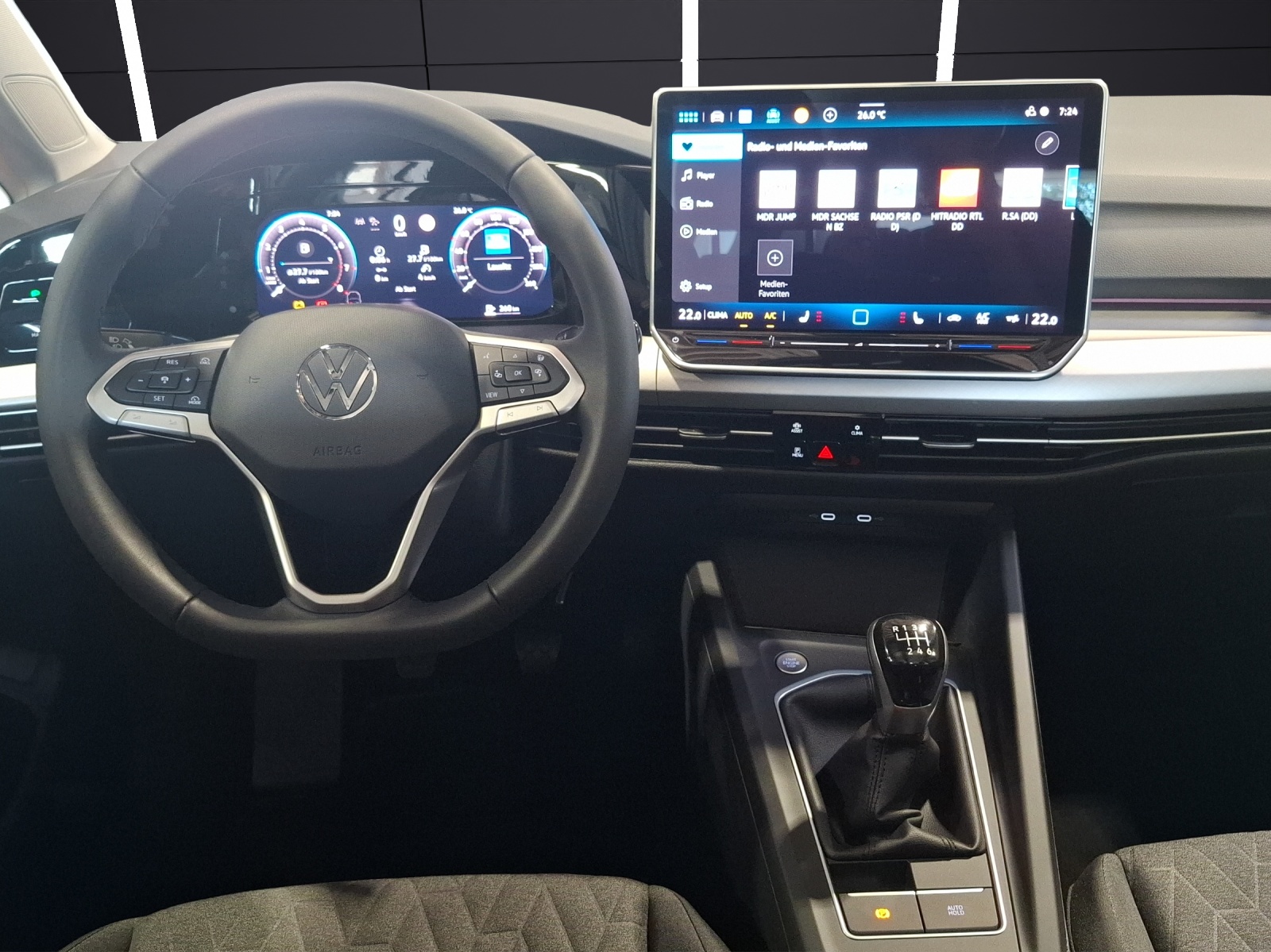 Fahrzeugabbildung Volkswagen Golf VIII TSI Life LED Navi AID ACC RFK HUD SH
