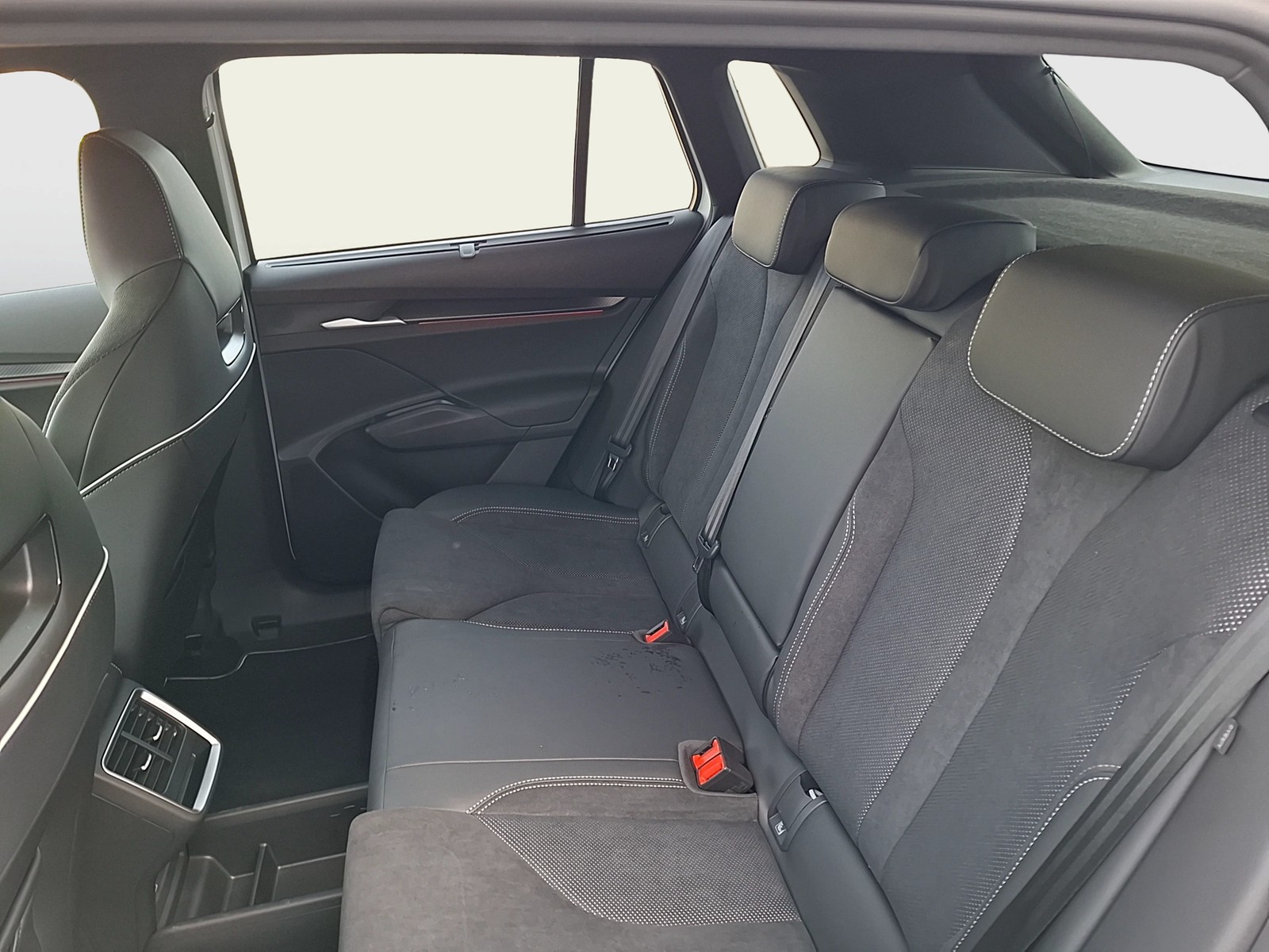Fahrzeugabbildung SKODA Elroq 85 Sportline WÄPU 210KW Matrix AHK Navi VC ACC RFK SH 19