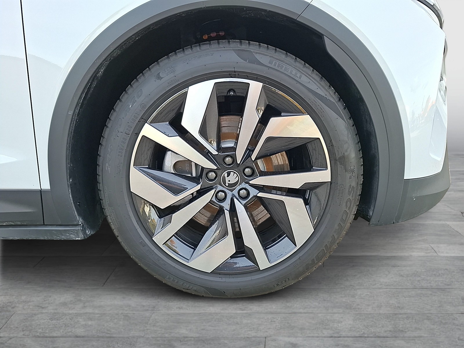 Fahrzeugabbildung SKODA Elroq 85 Sportline WÄPU 210KW Matrix AHK Navi VC ACC RFK SH 19