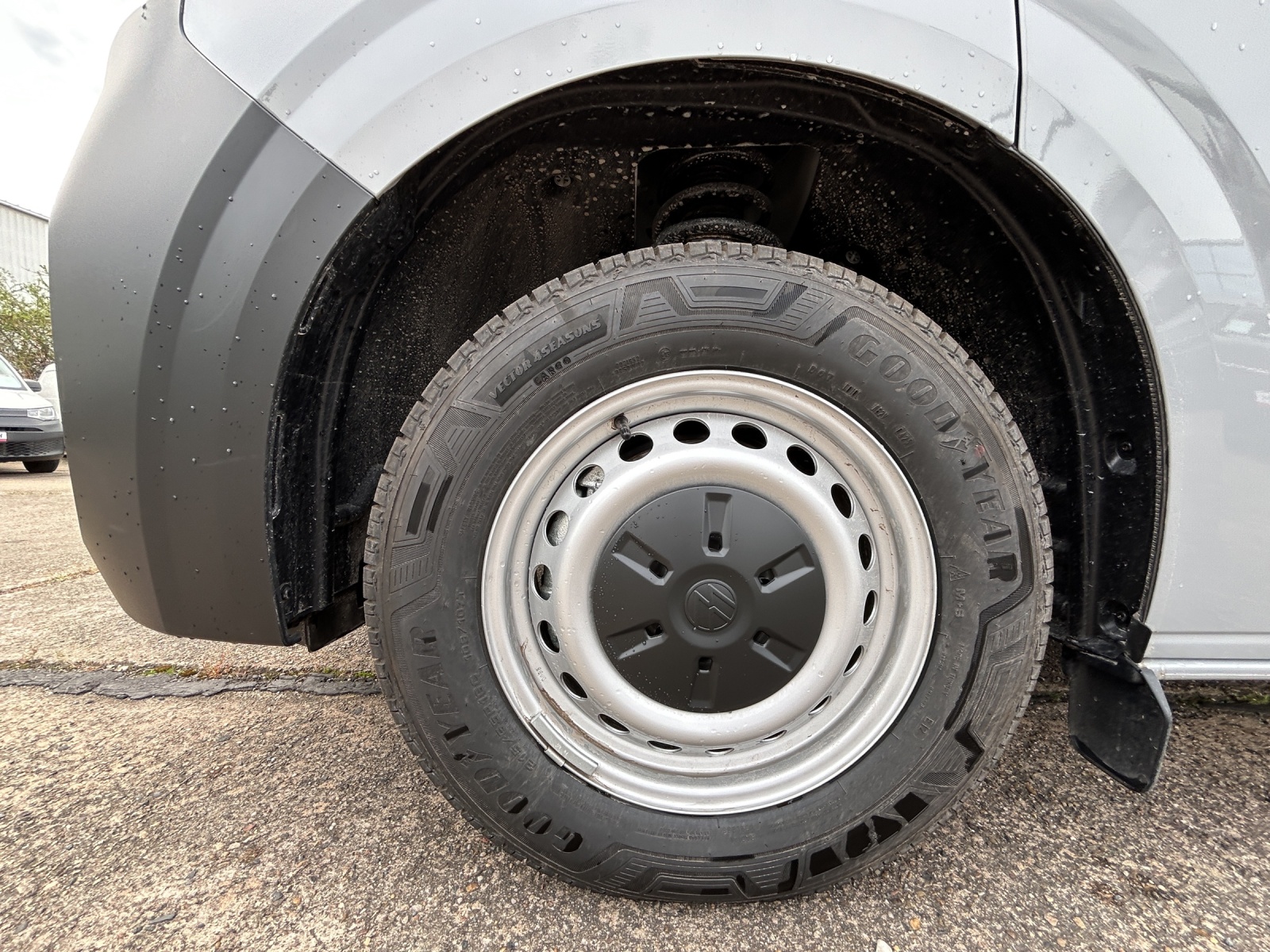 Fahrzeugabbildung Volkswagen e-Transporter Kasten BEV 100 kW LR, AHK, RFK, Fahrerassistenz-Paket
