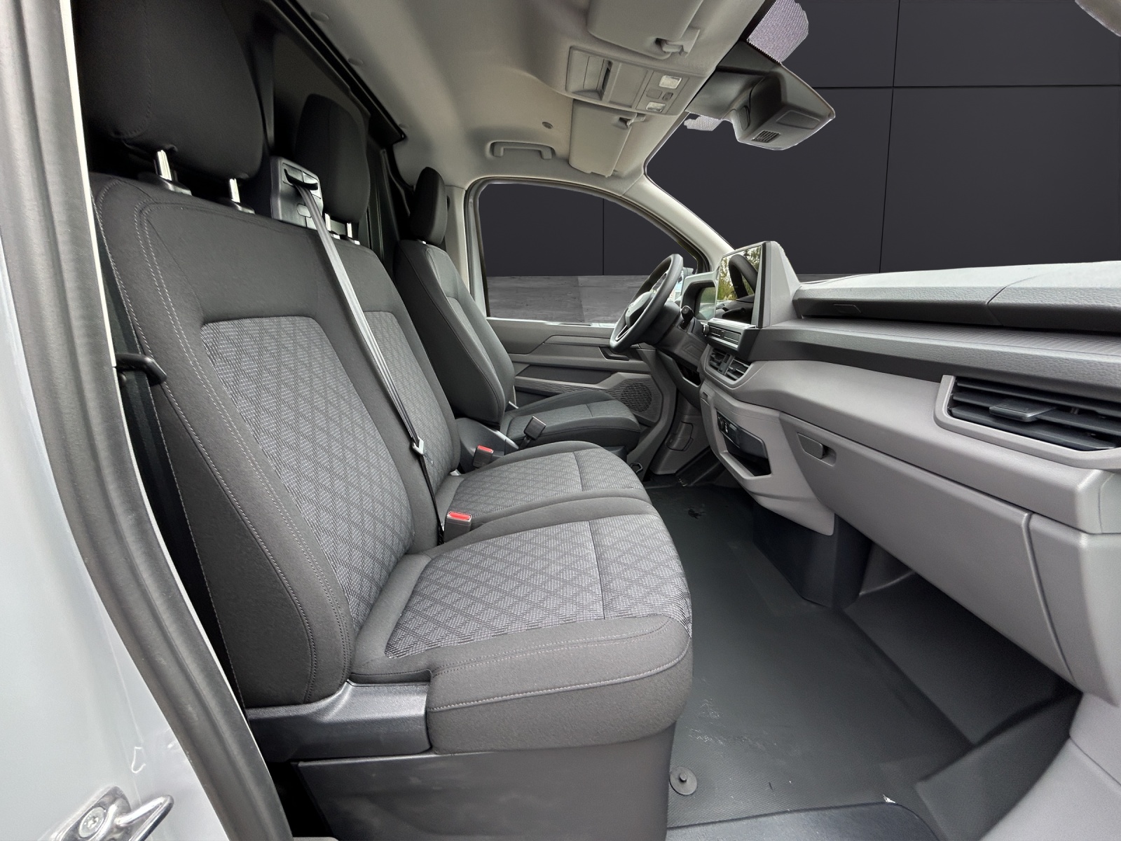 Fahrzeugabbildung Volkswagen e-Transporter Kasten BEV 100 kW LR, AHK, RFK, Fahrerassistenz-Paket