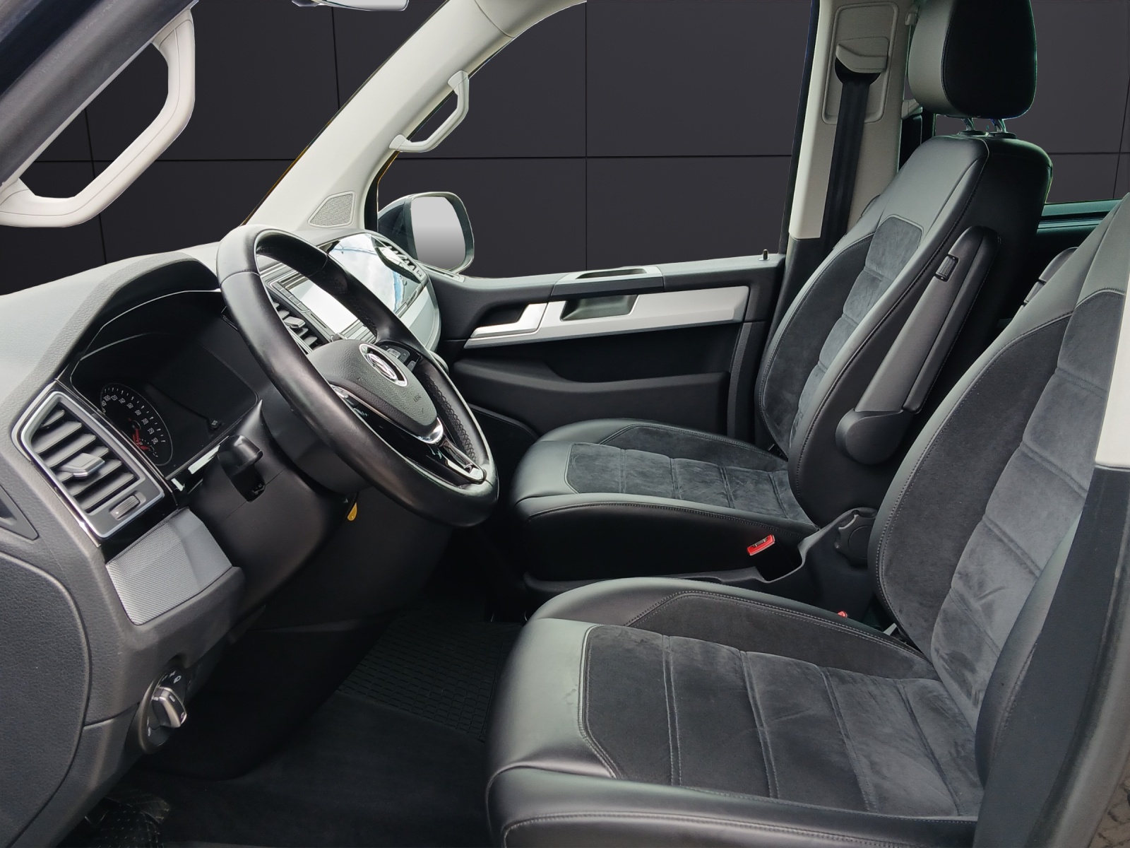 Fahrzeugabbildung Volkswagen T6 Multivan TDI Highl. DSG LED NAVI ACC RFK SH