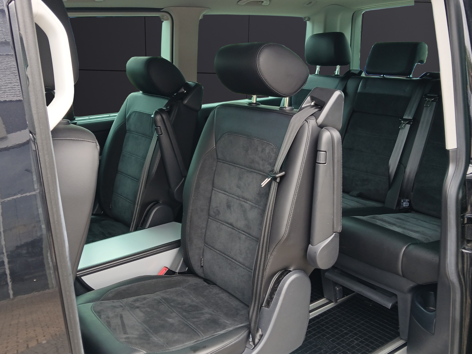 Fahrzeugabbildung Volkswagen T6 Multivan TDI Highl. DSG LED NAVI ACC RFK SH