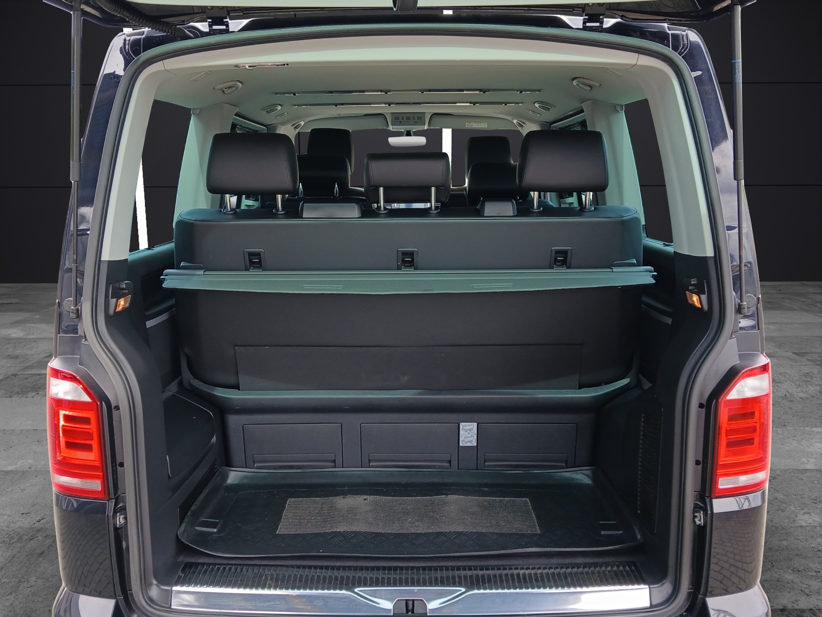 Fahrzeugabbildung Volkswagen T6 Multivan TDI Highl. DSG LED NAVI ACC RFK SH