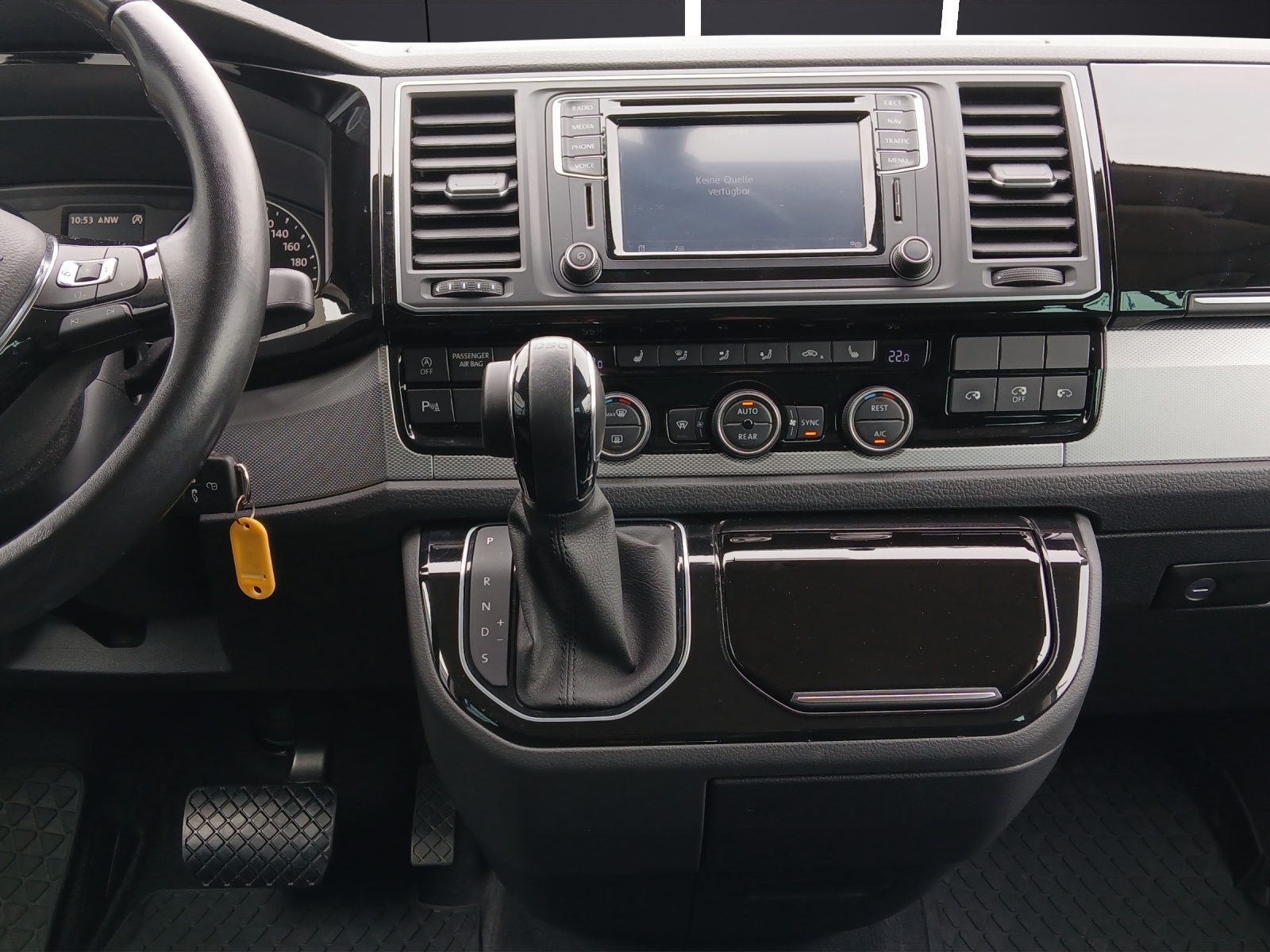 Fahrzeugabbildung Volkswagen T6 Multivan TDI Highl. DSG LED NAVI ACC RFK SH