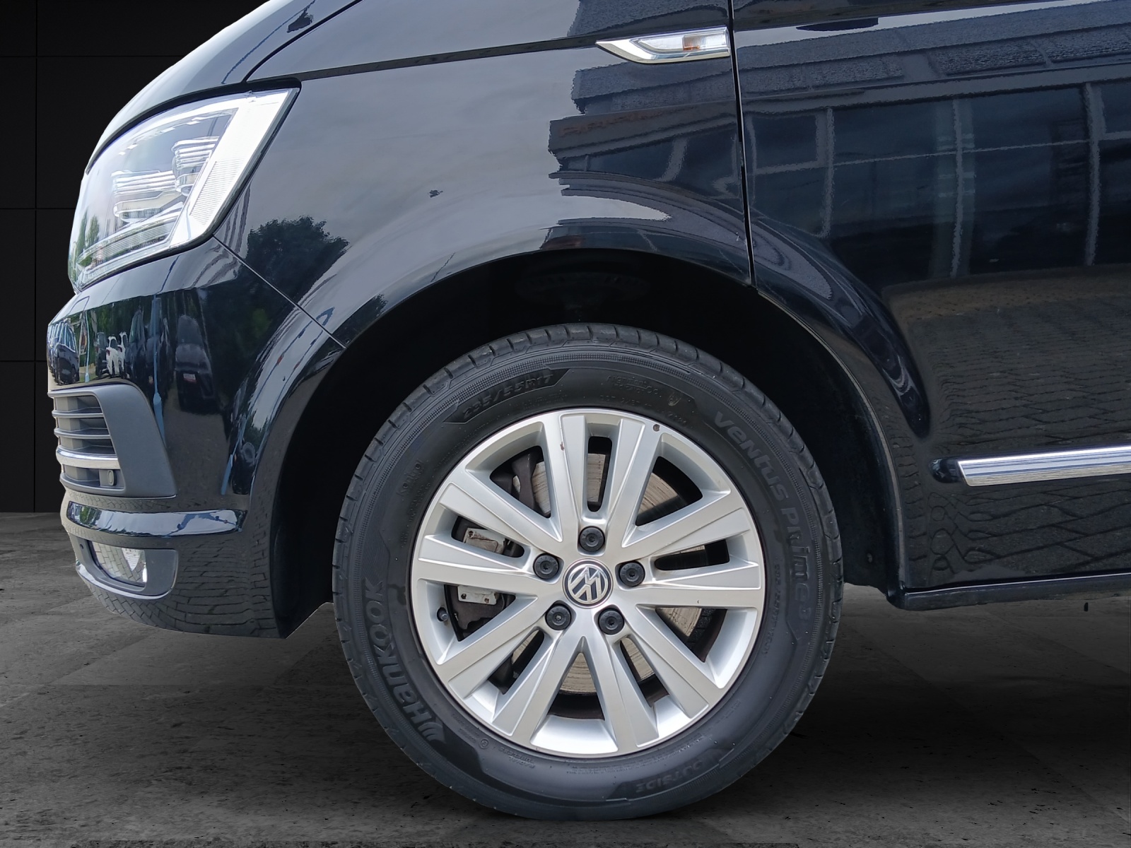 Fahrzeugabbildung Volkswagen T6 Multivan TDI Highl. DSG LED NAVI ACC RFK SH