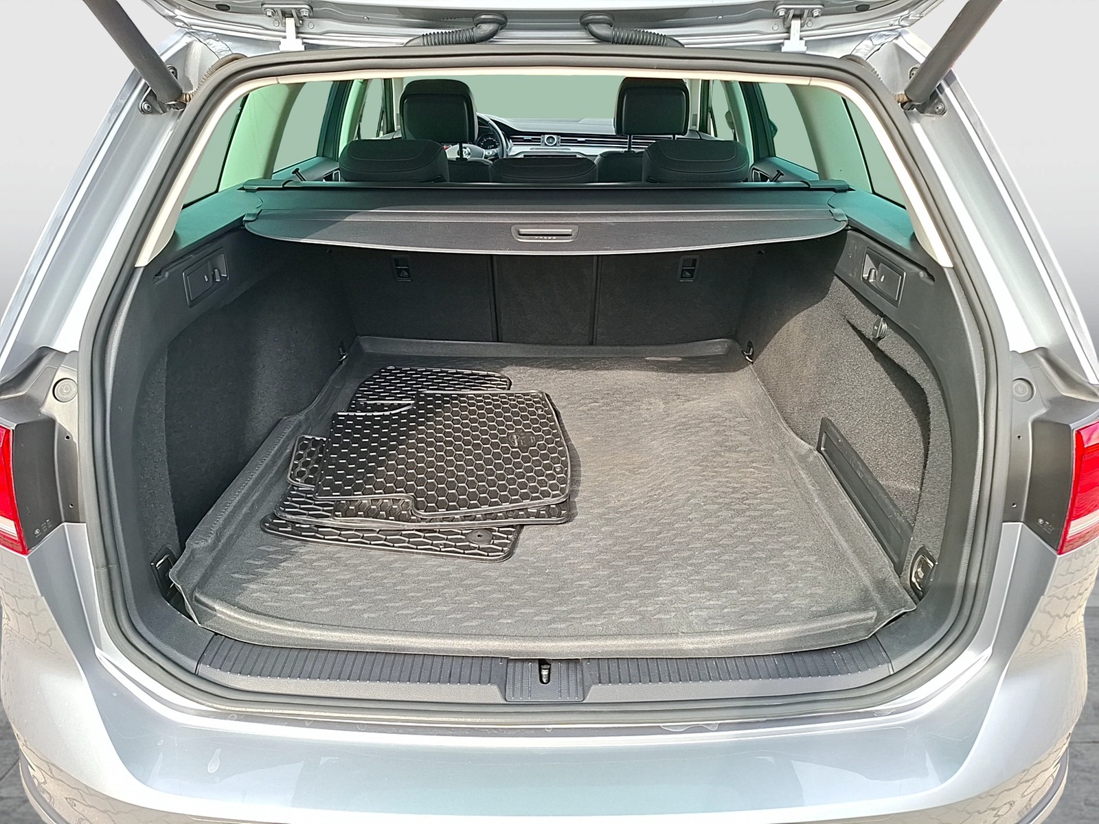 Fahrzeugabbildung Volkswagen Passat Variant TSI Alltrack DSG 4M LED Navi ACC RFK SH 18