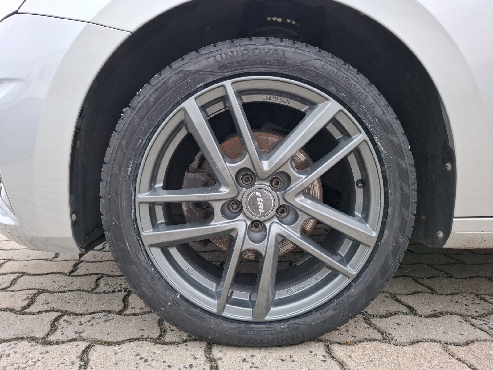 Fahrzeugabbildung SKODA Fabia Style TSI DSG LED SH RFK AID Ambiente Climatronic DAB