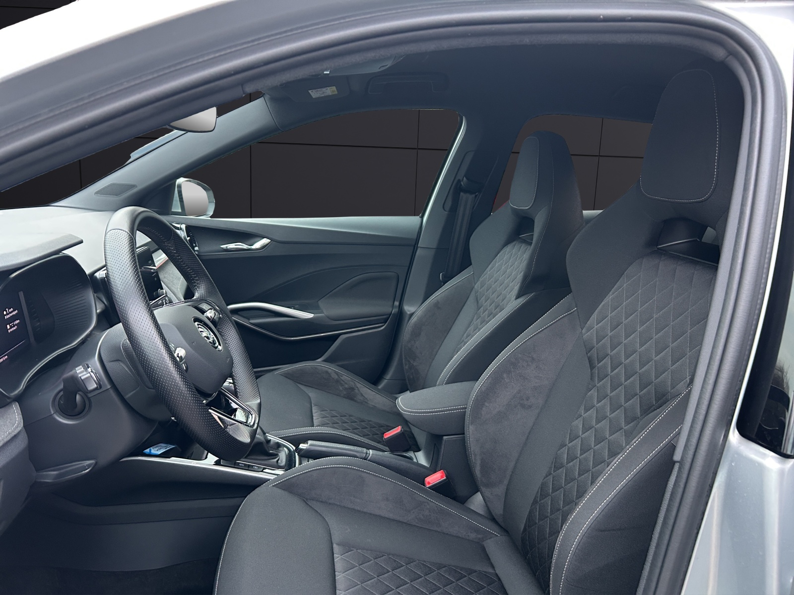 Fahrzeugabbildung SKODA Fabia Style TSI DSG LED SH RFK AID Ambiente Climatronic DAB