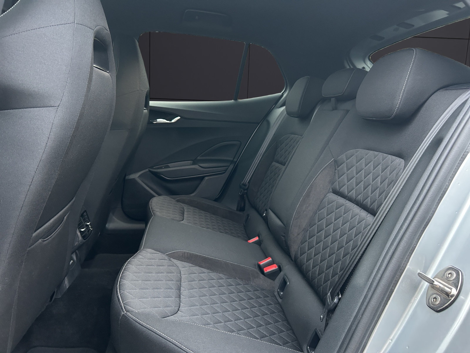 Fahrzeugabbildung SKODA Fabia Style TSI DSG LED SH RFK AID Ambiente Climatronic DAB