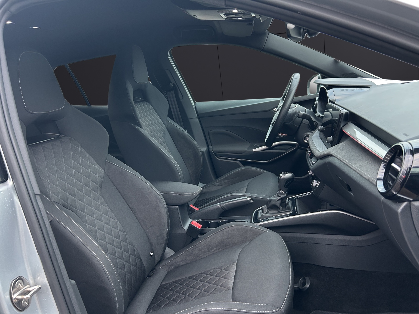 Fahrzeugabbildung SKODA Fabia Style TSI DSG LED SH RFK AID Ambiente Climatronic DAB