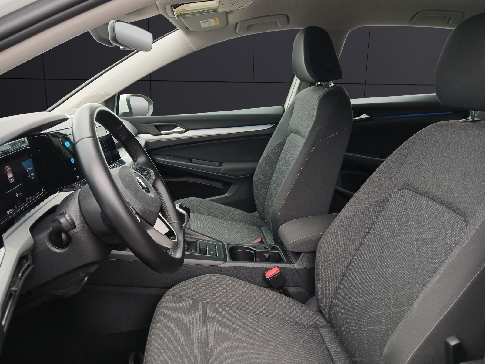 Fahrzeugabbildung Volkswagen Golf VIII TSI Life LED Navi AID PDC
