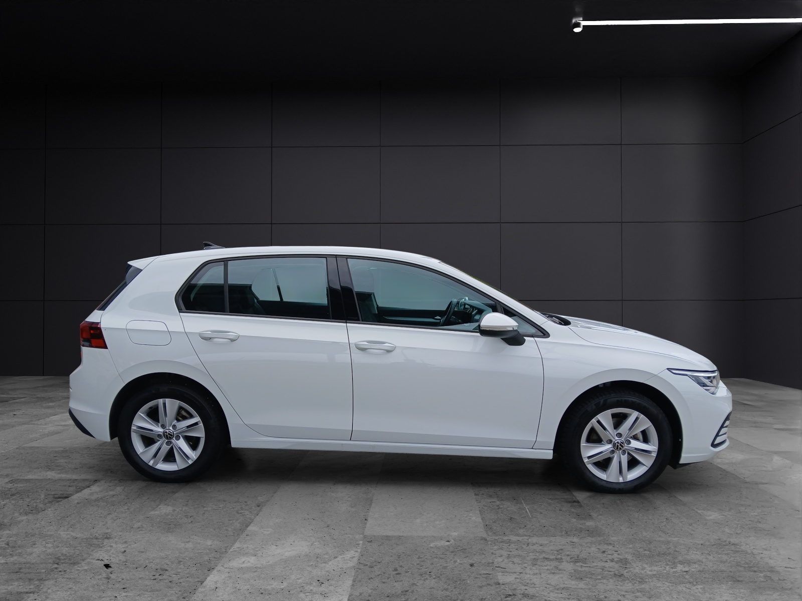 Fahrzeugabbildung Volkswagen Golf VIII TSI Life LED Navi AID PDC