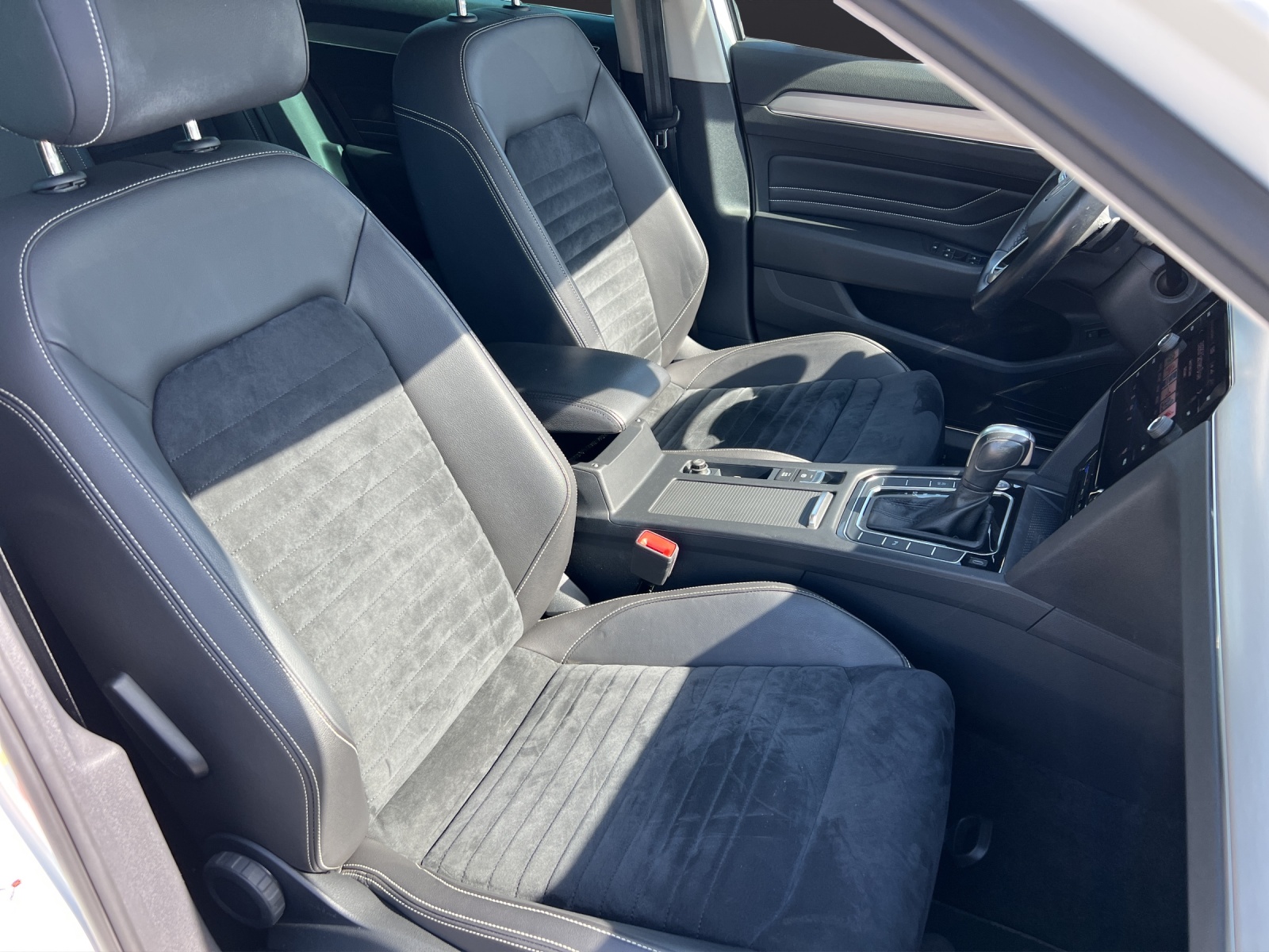 Fahrzeugabbildung Volkswagen Passat Variant TDI Elegance DSG Matrix AHK Navi ACC RFK SH LM