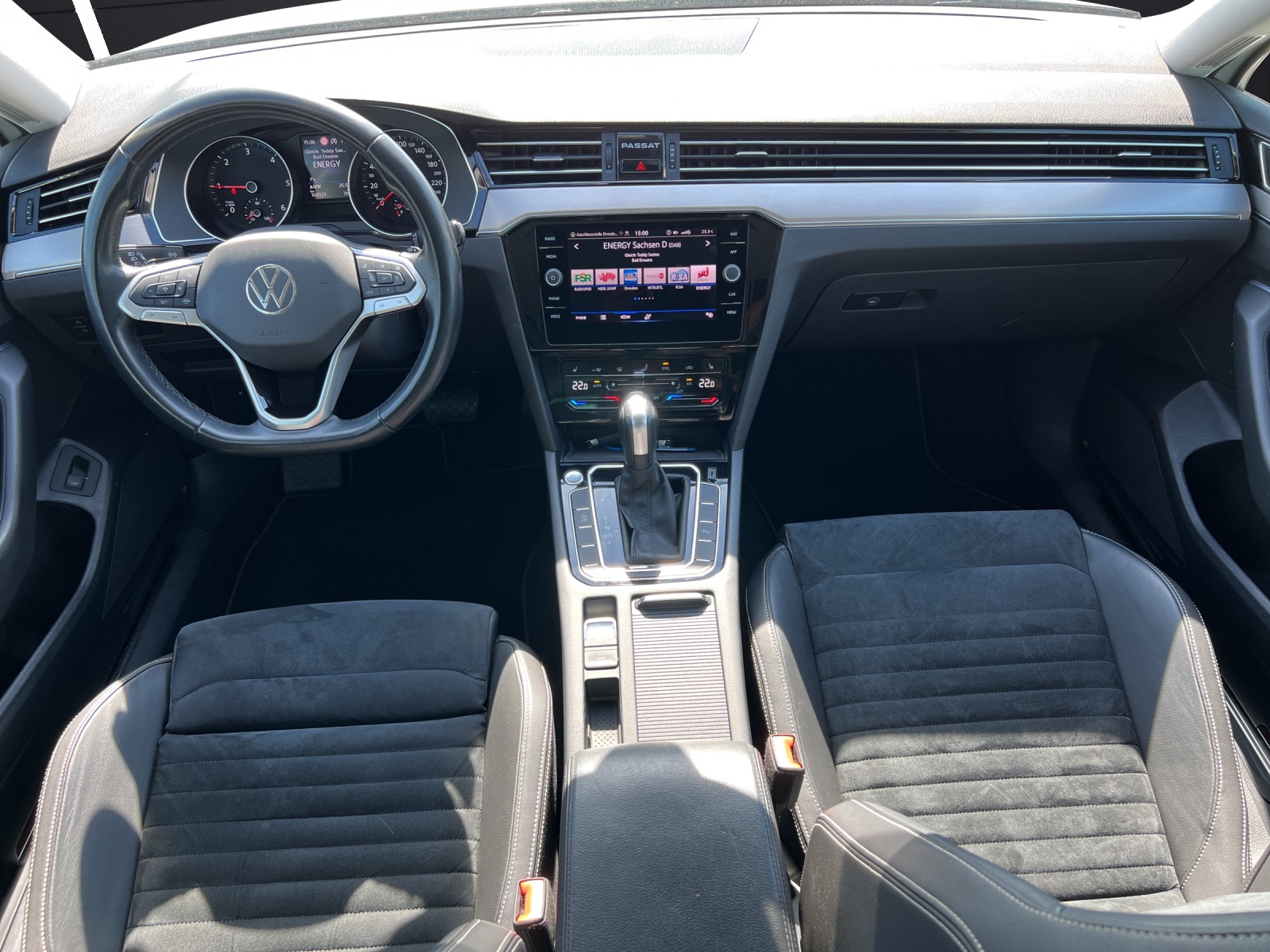 Fahrzeugabbildung Volkswagen Passat Variant TDI Elegance DSG Matrix AHK Navi ACC RFK SH LM