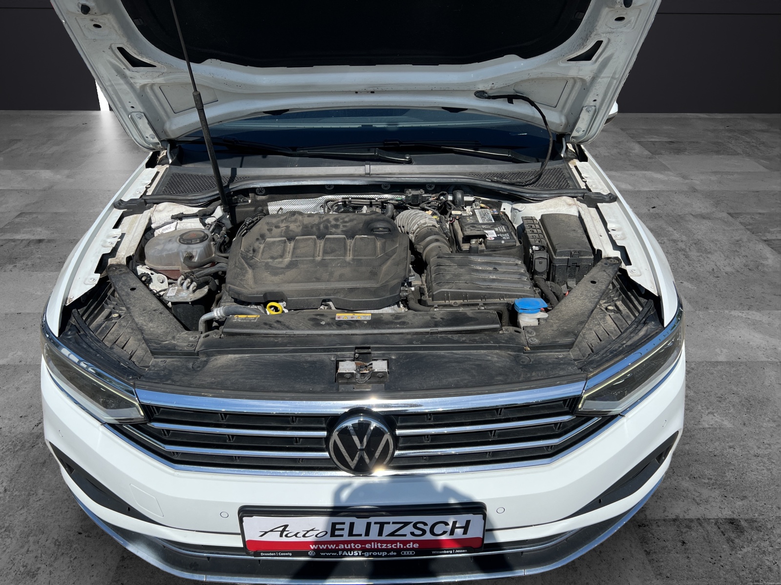 Fahrzeugabbildung Volkswagen Passat Variant TDI Elegance DSG Matrix AHK Navi ACC RFK SH LM