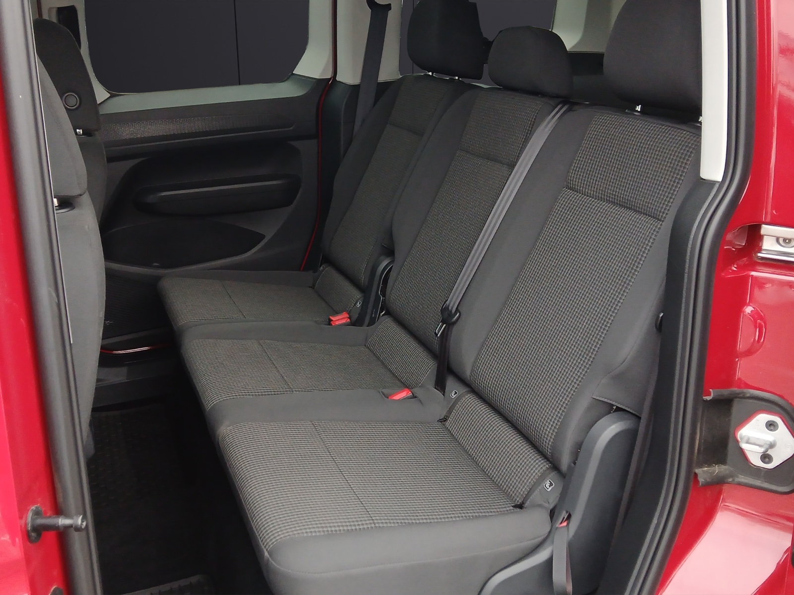 Fahrzeugabbildung Volkswagen Caddy Kombi TSI Climatronic AID GRA PDC
