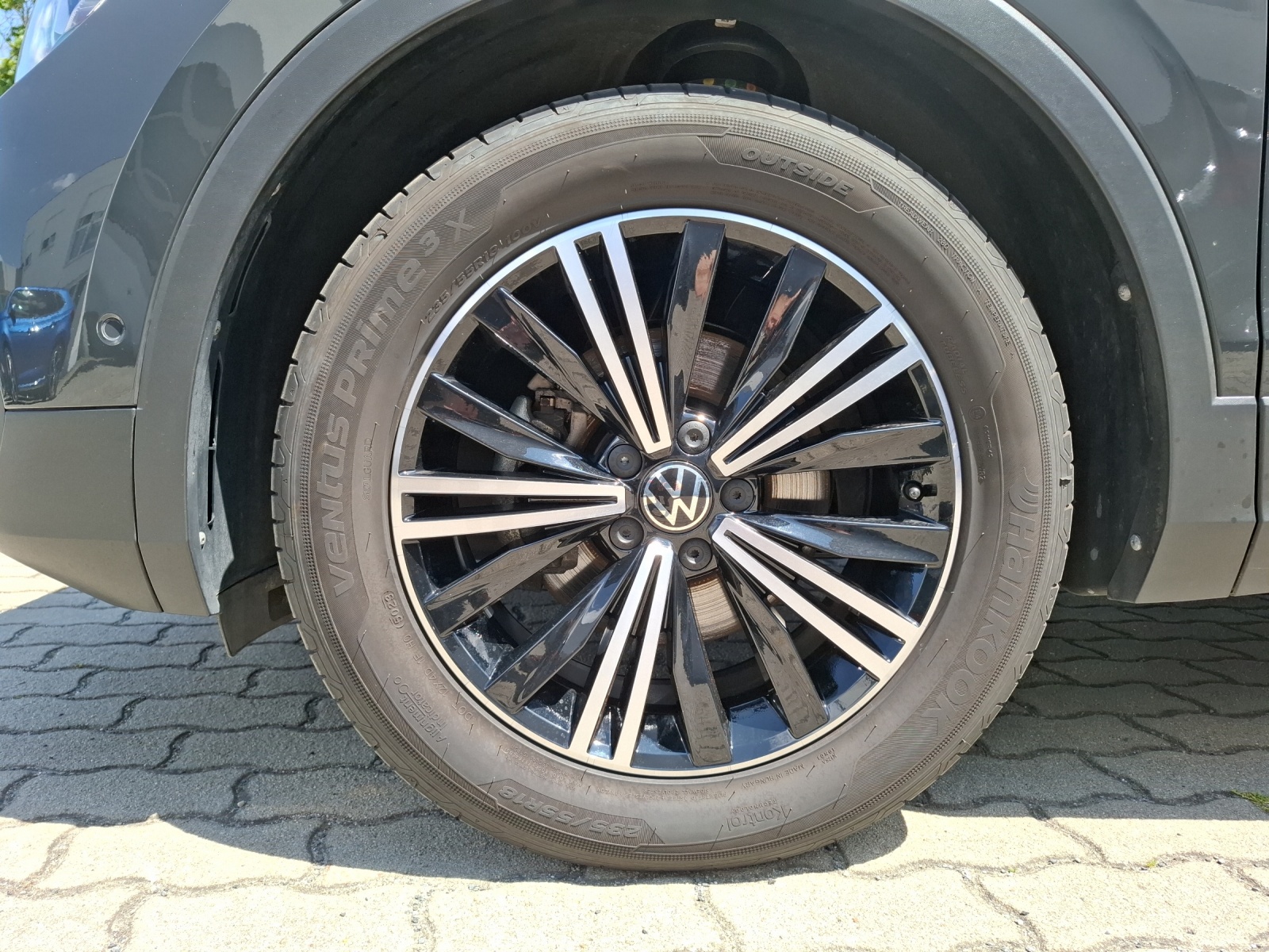Fahrzeugabbildung Volkswagen Tiguan TDI Move DSG STH Matrix AHK Navi AID ACC RFK 18