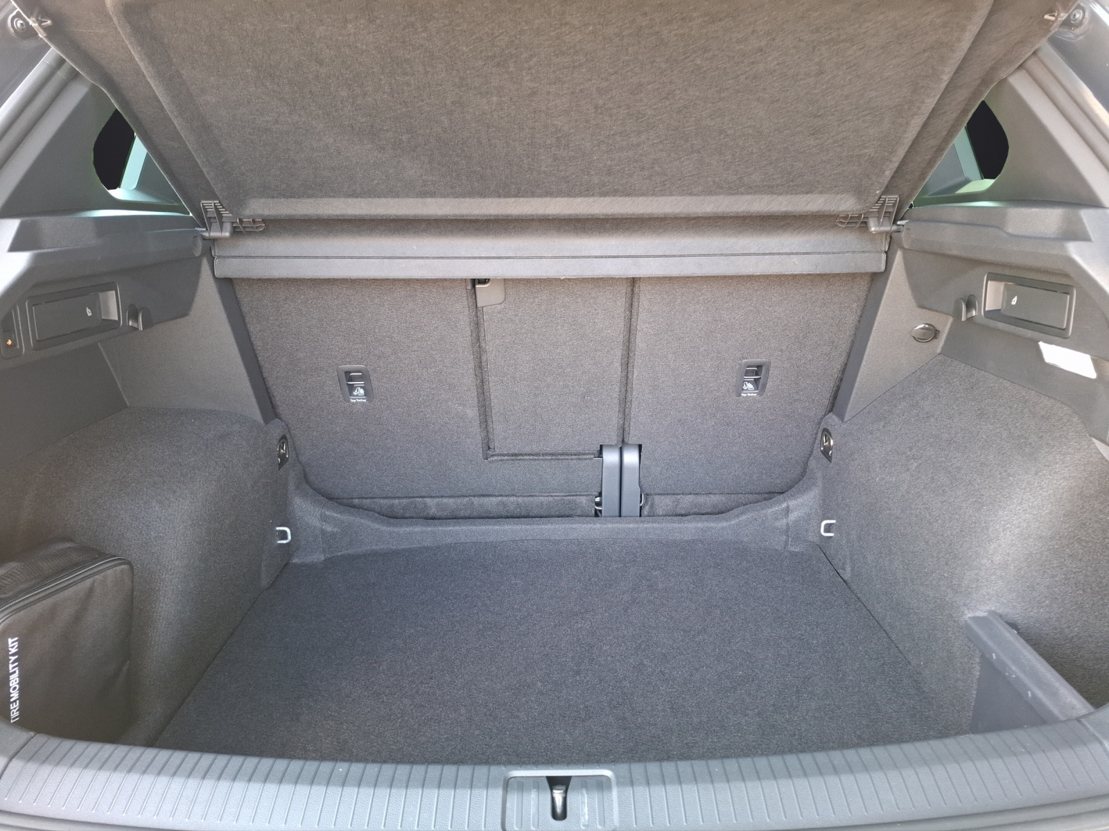 Fahrzeugabbildung Volkswagen Tiguan TDI Move DSG STH Matrix AHK Navi AID ACC RFK 18