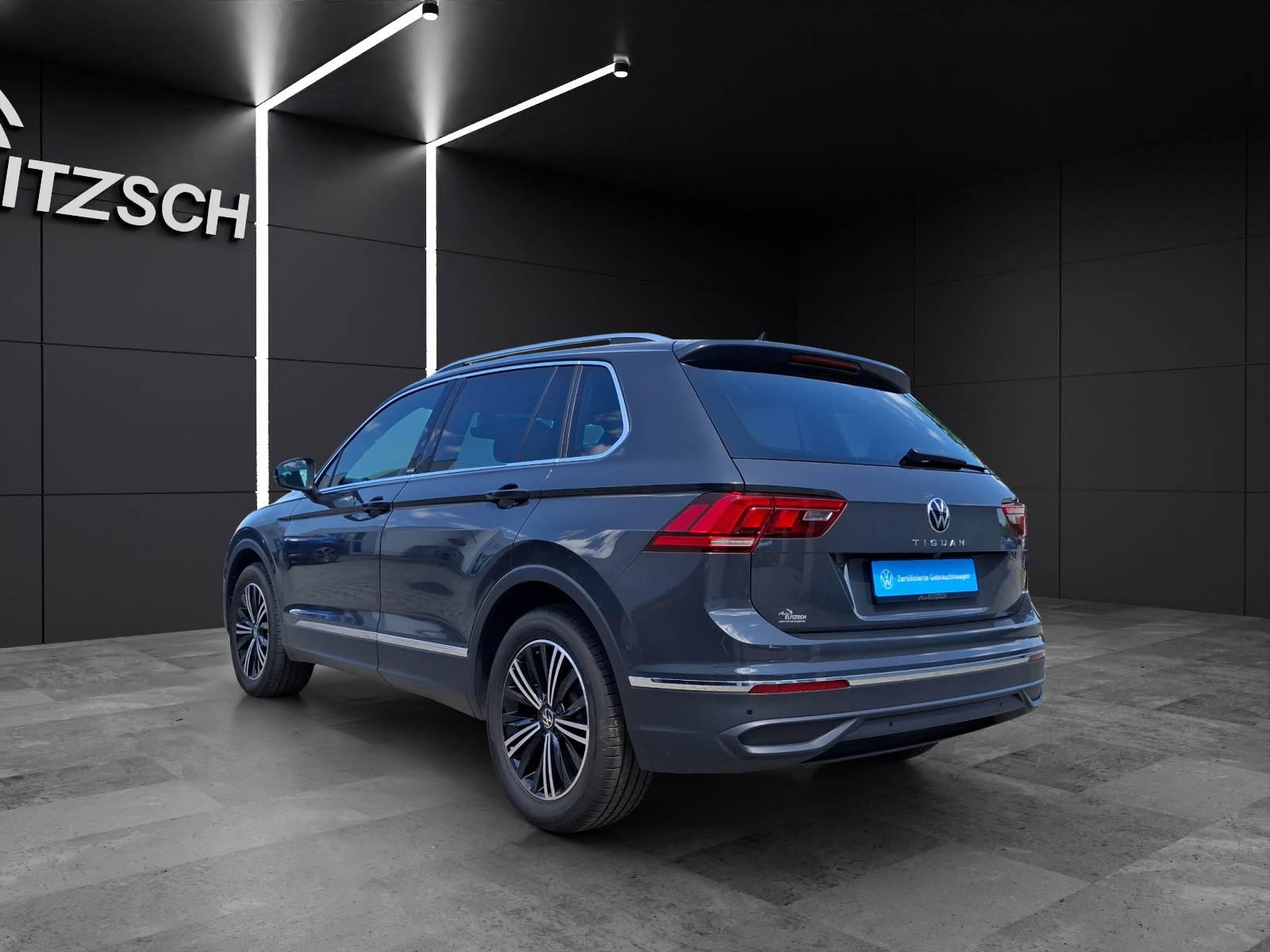 Fahrzeugabbildung Volkswagen Tiguan TDI Move DSG STH Matrix AHK Navi AID ACC RFK 18