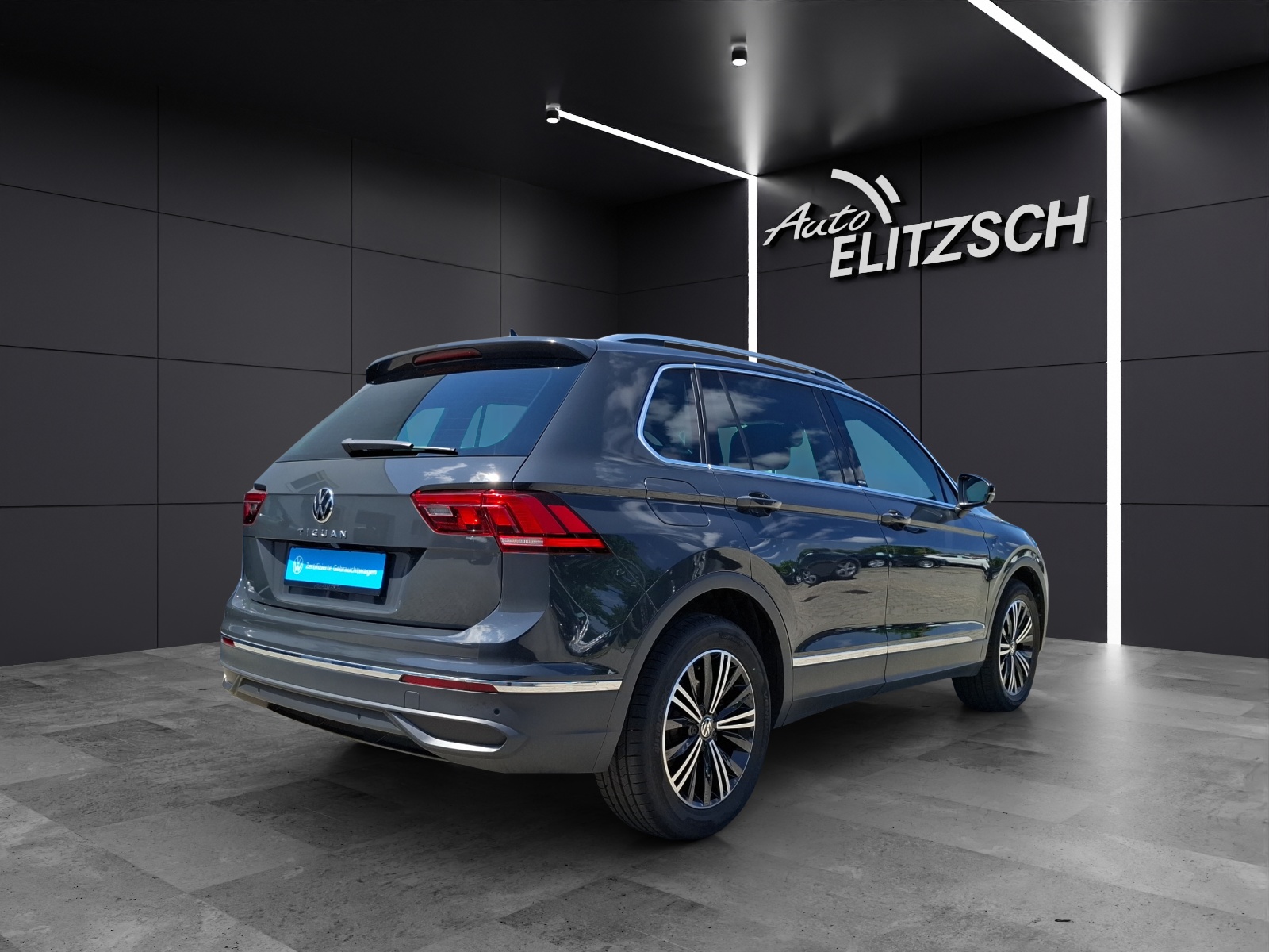 Fahrzeugabbildung Volkswagen Tiguan TDI Move DSG STH Matrix AHK Navi AID ACC RFK 18