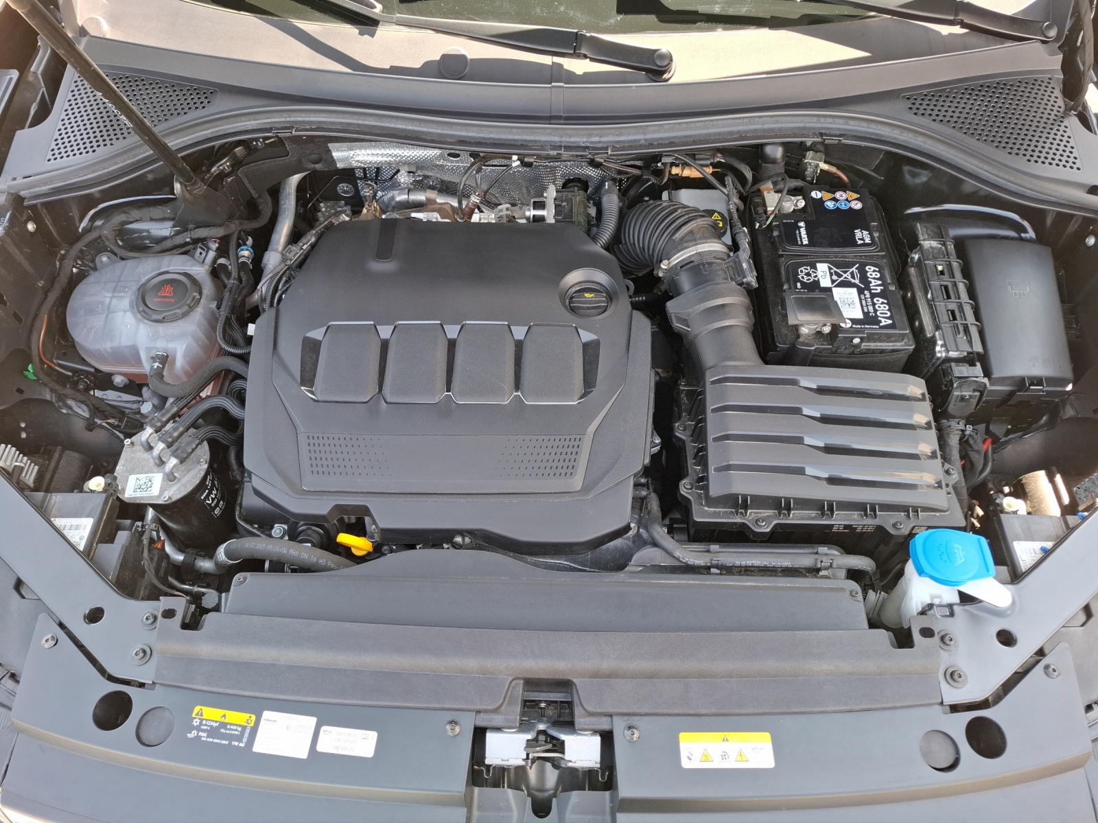 Fahrzeugabbildung Volkswagen Tiguan TDI Move DSG STH Matrix AHK Navi AID ACC RFK 18