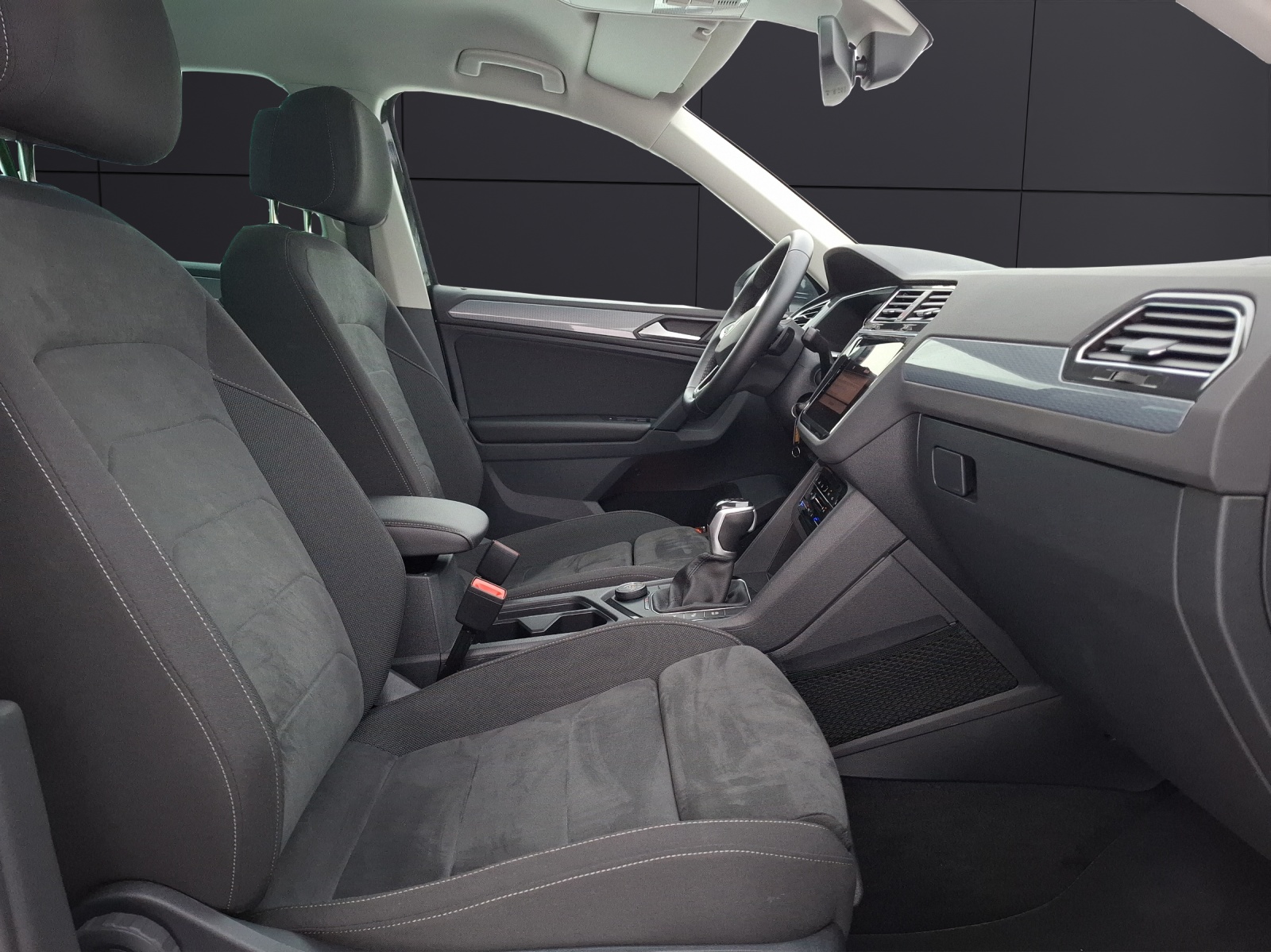 Fahrzeugabbildung Volkswagen Tiguan TDI Life DSG 4M Standhzg Matrix Navi AID ACC Park-Assist SH