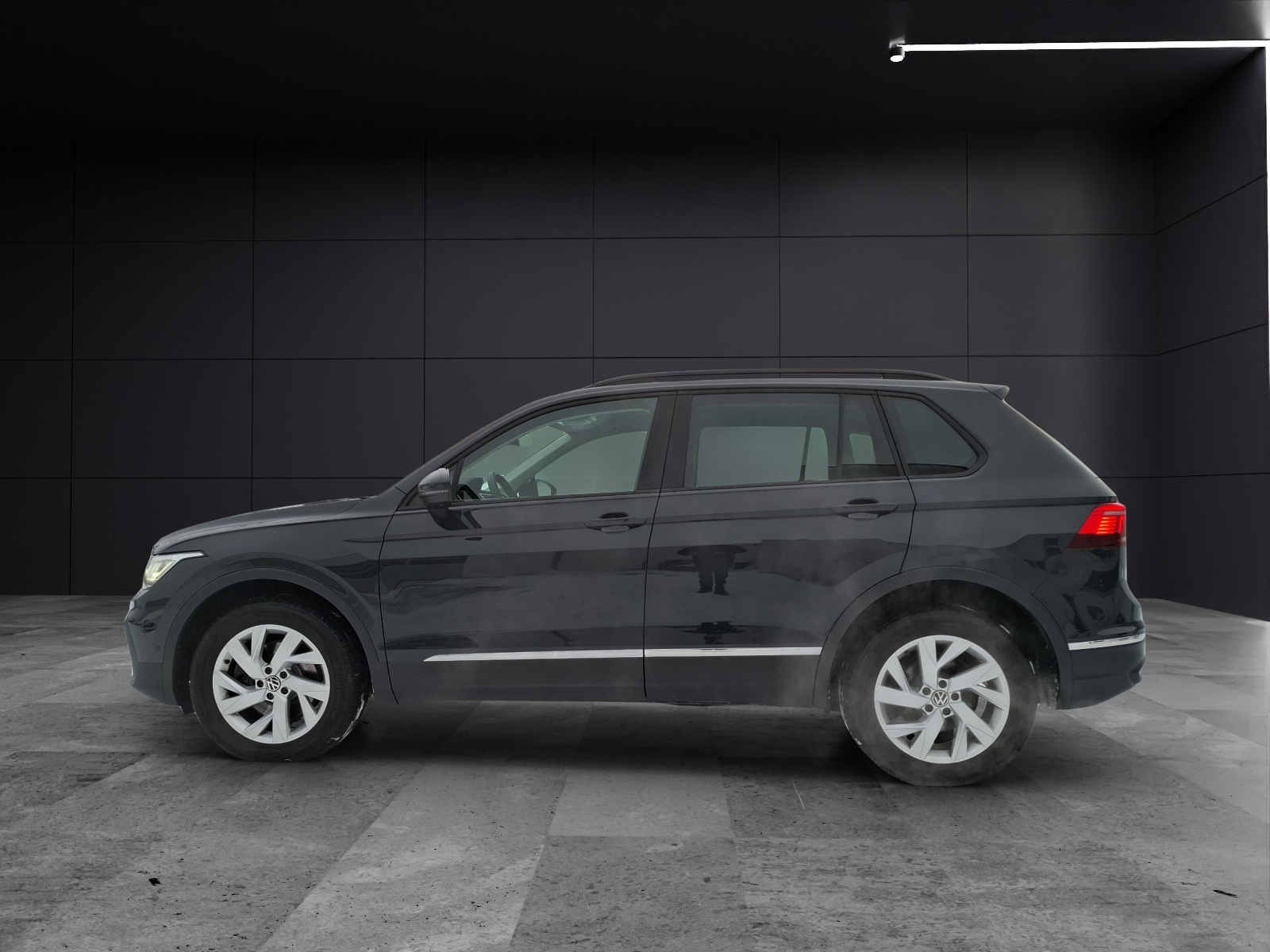 Fahrzeugabbildung Volkswagen Tiguan TDI Life DSG 4M Standhzg Matrix Navi AID ACC Park-Assist SH