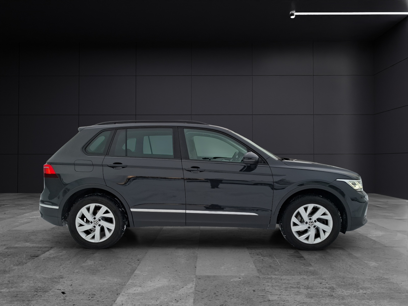 Fahrzeugabbildung Volkswagen Tiguan TDI Life DSG 4M Standhzg Matrix Navi AID ACC Park-Assist SH