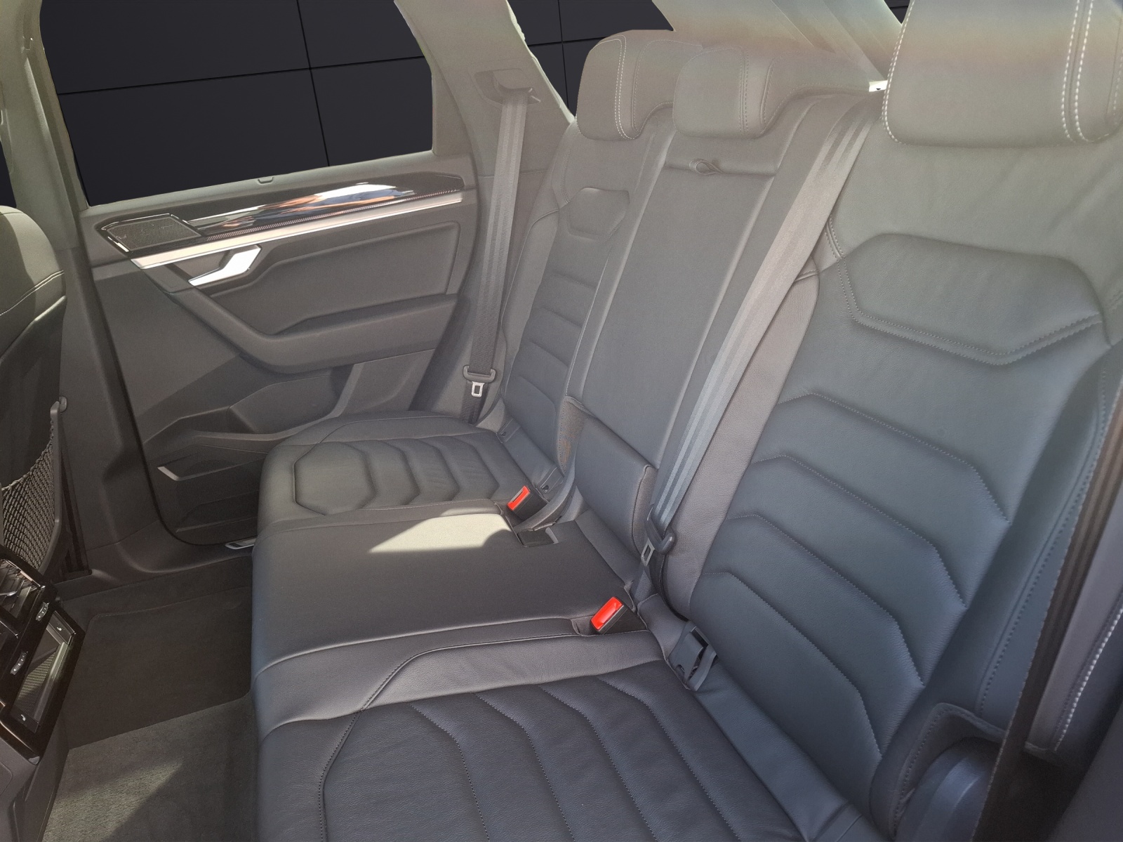 Fahrzeugabbildung Volkswagen Touareg Edition StandHZG LUFT Matrix AHK Leder Zuziehhilfe AkkustikPaket Kamera ACC