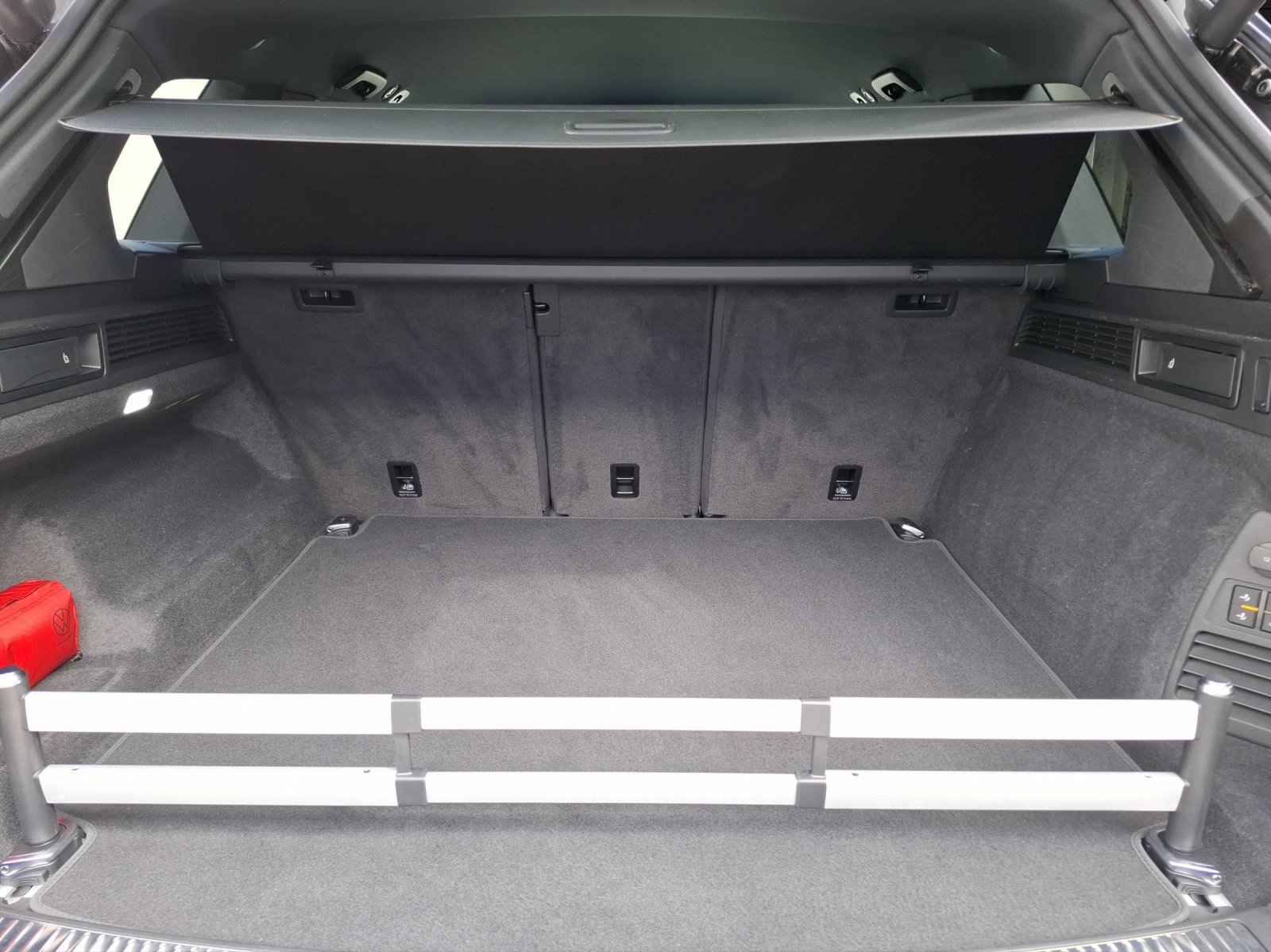 Fahrzeugabbildung Volkswagen Touareg Edition StandHZG LUFT Matrix AHK Leder Zuziehhilfe AkkustikPaket Kamera ACC